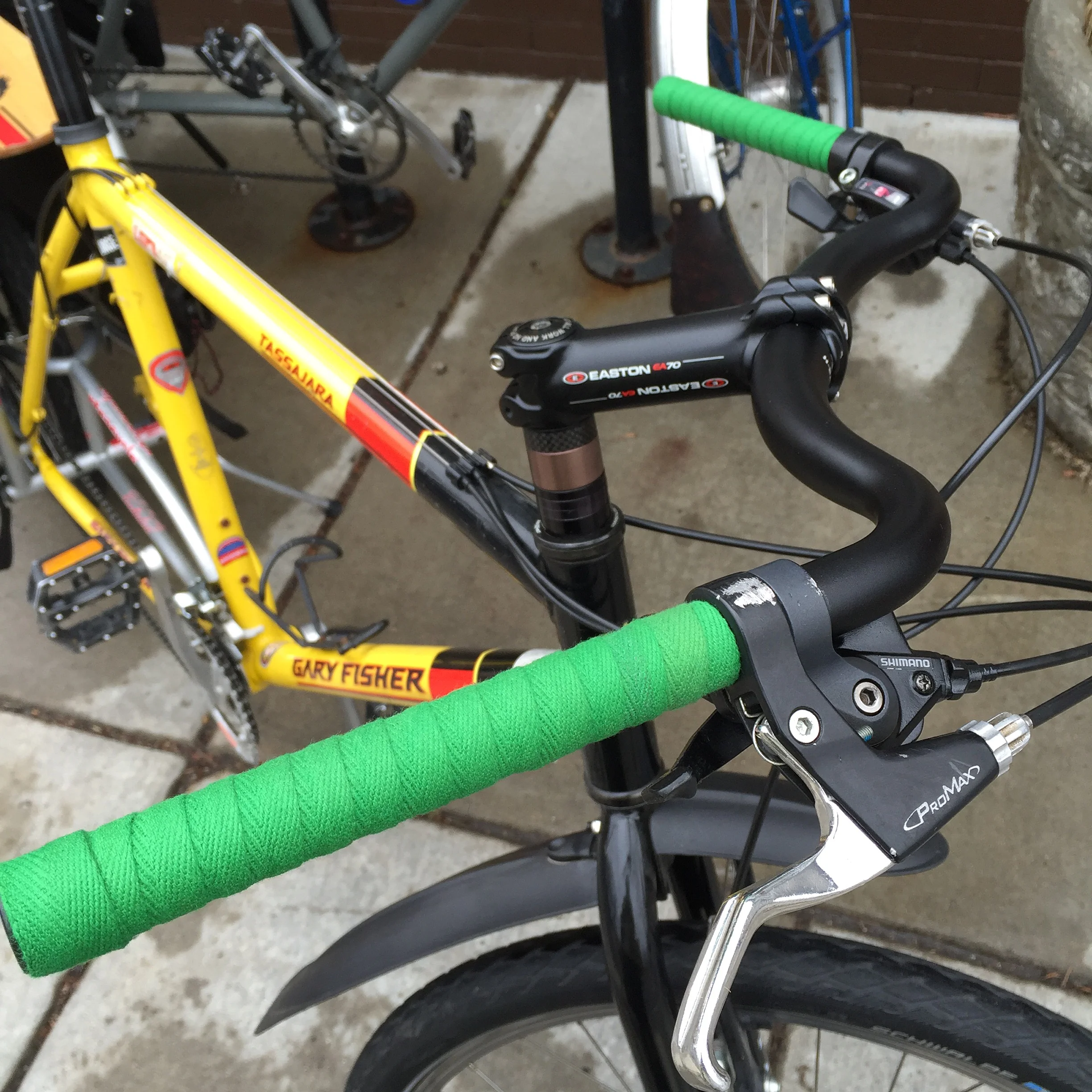 Jeff Jones' handlebars, new stem, and Newbaum's Grass Green cotton bar tape.