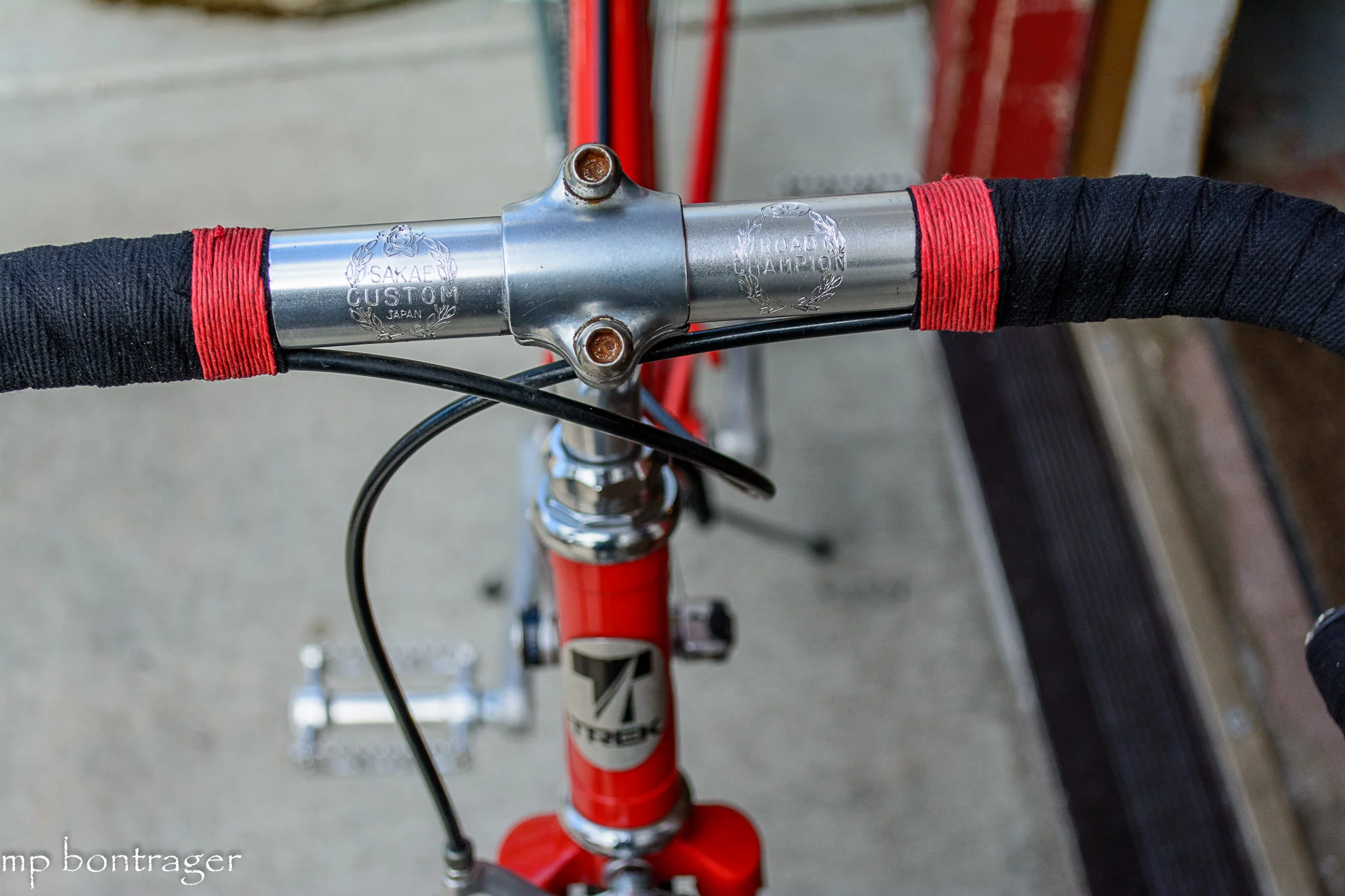 Newbaum's cotton bar tape matches the style of this bike and is VERY comfortable