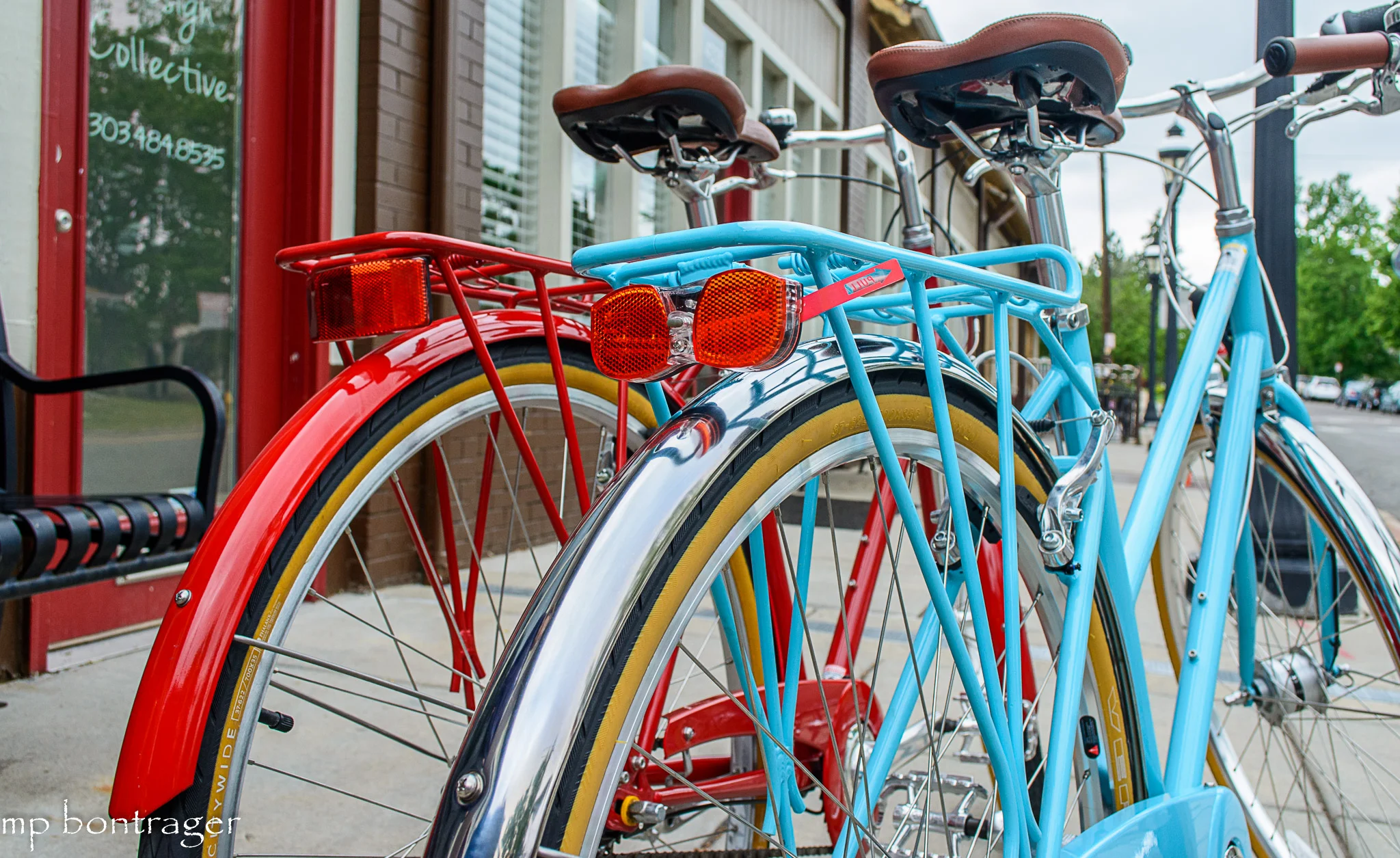 fenders, rear rack, comfy seat, all essential components for city streets.