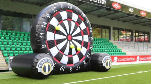 Fotballdart er ein av dei kjekke aktivitetane på kvåle.