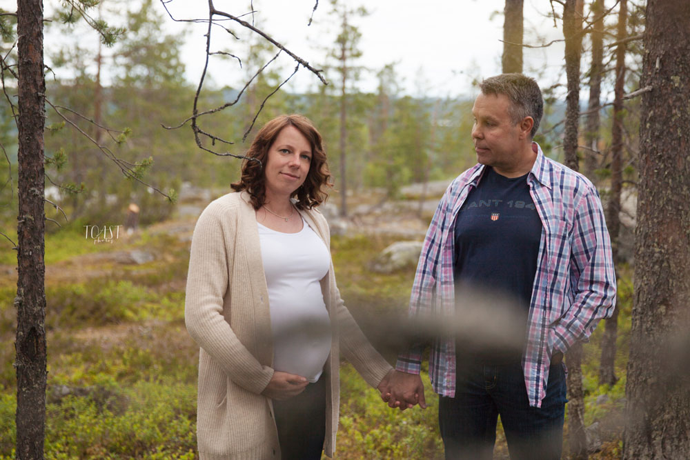 Tuleva hääpari raskauskuvauksessas
