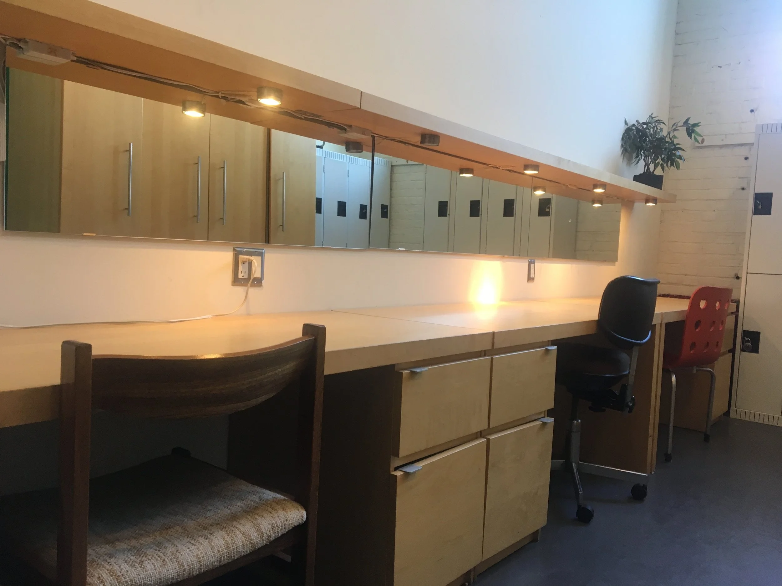 Green Room 4.jpg