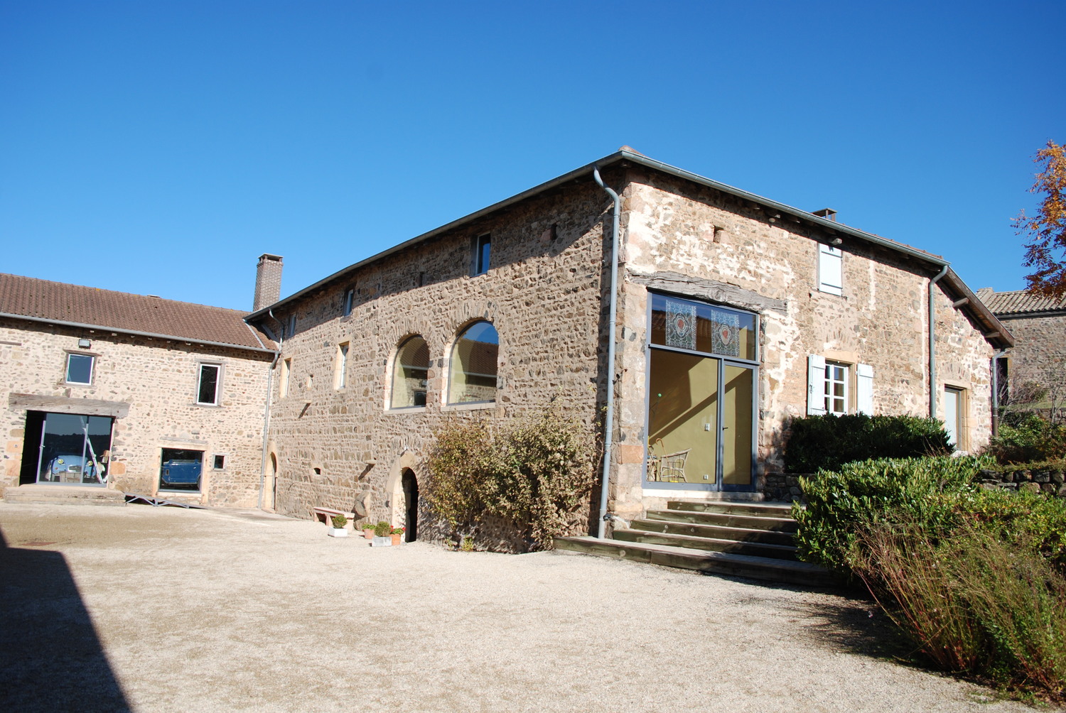 The courtyard at Vâtre