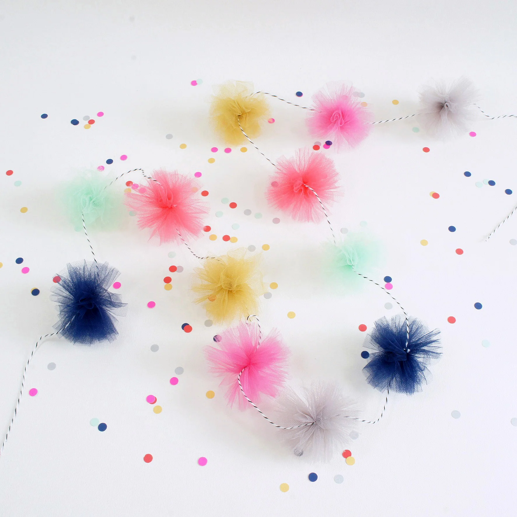 tulle garland 1.JPG