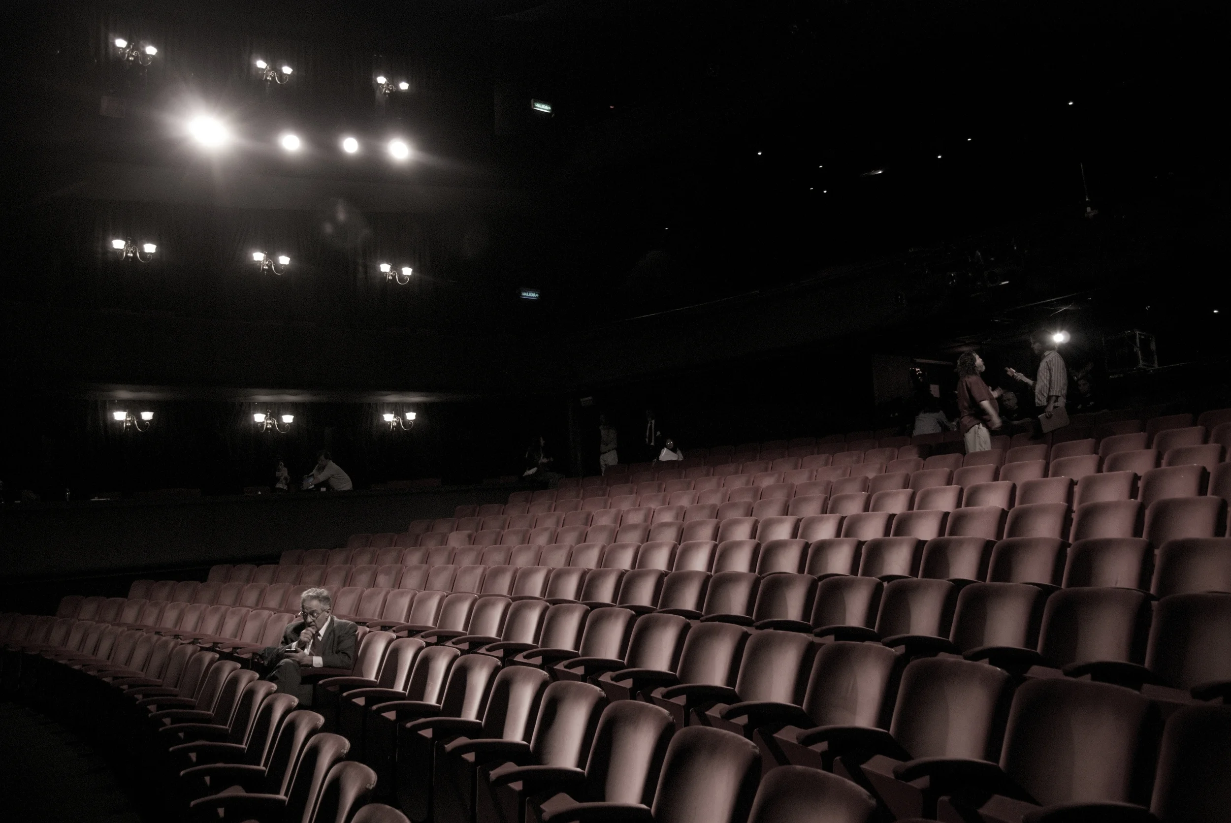 Richard_in_an_empty_theater.jpg