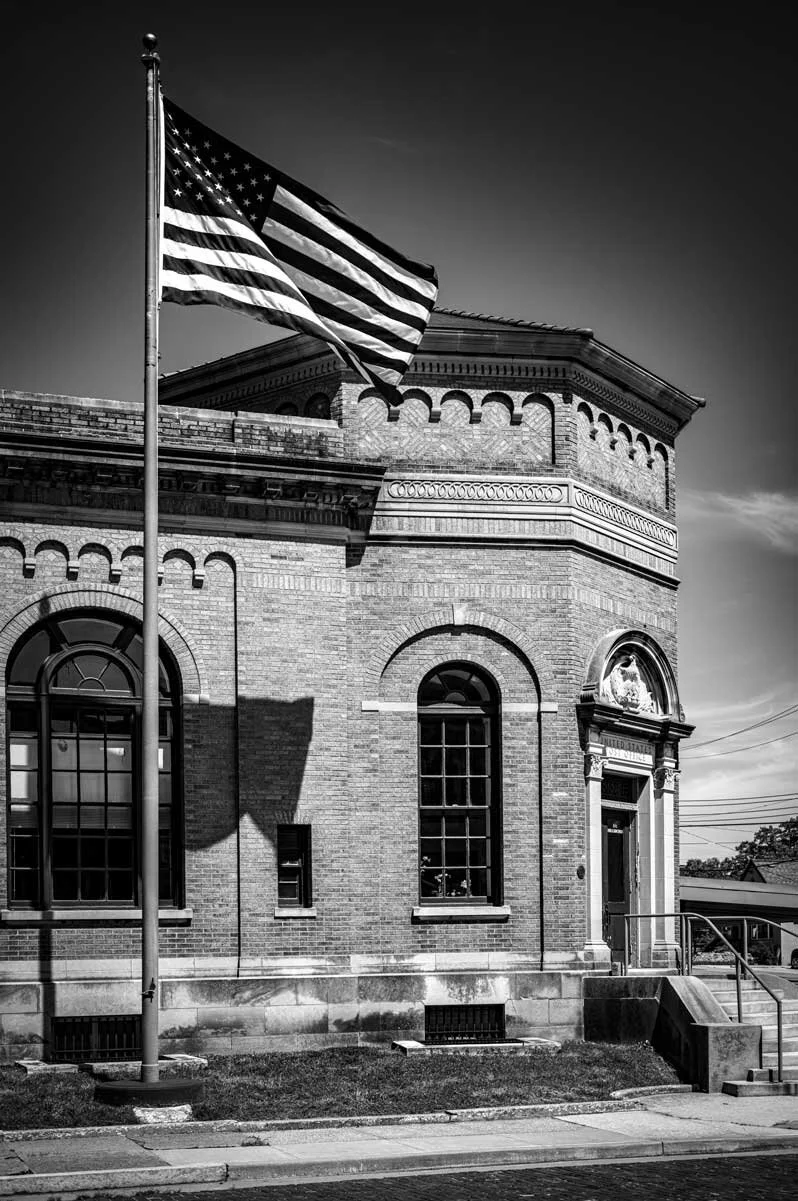 steve-hartman-art-Edwardsville-old-post-office-with-flag.jpg