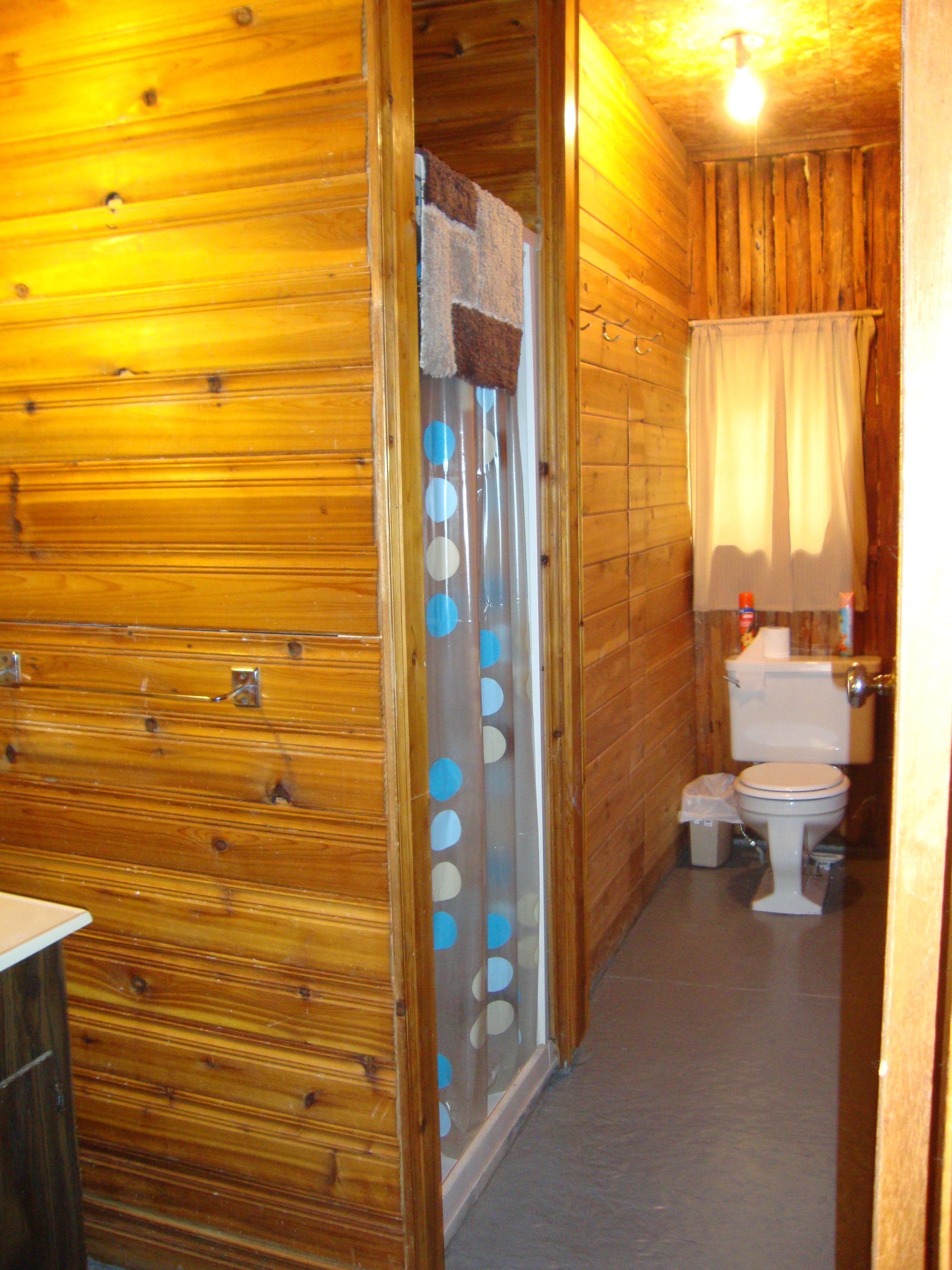 Cabin 6 Bathroom.jpg
