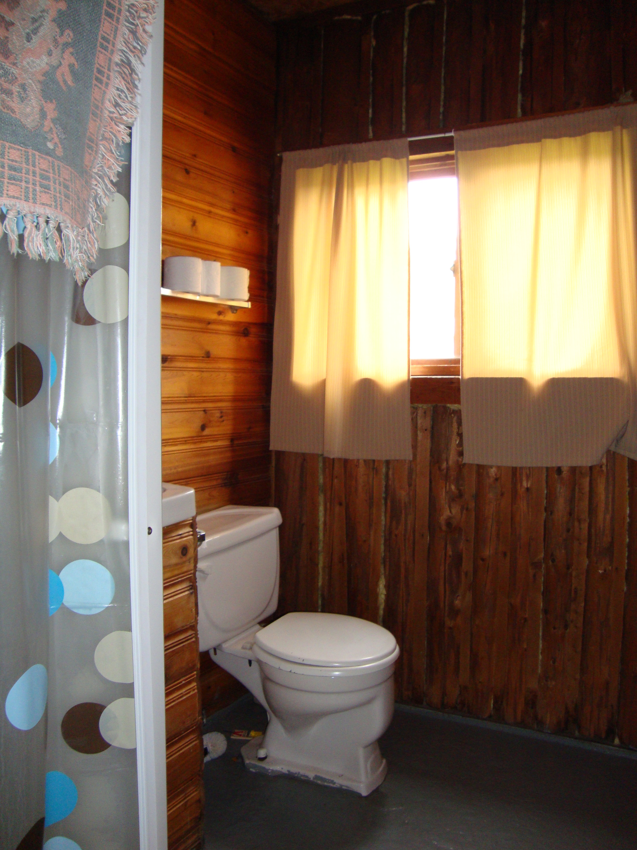 Cabin 6 Bathroom 2.jpg