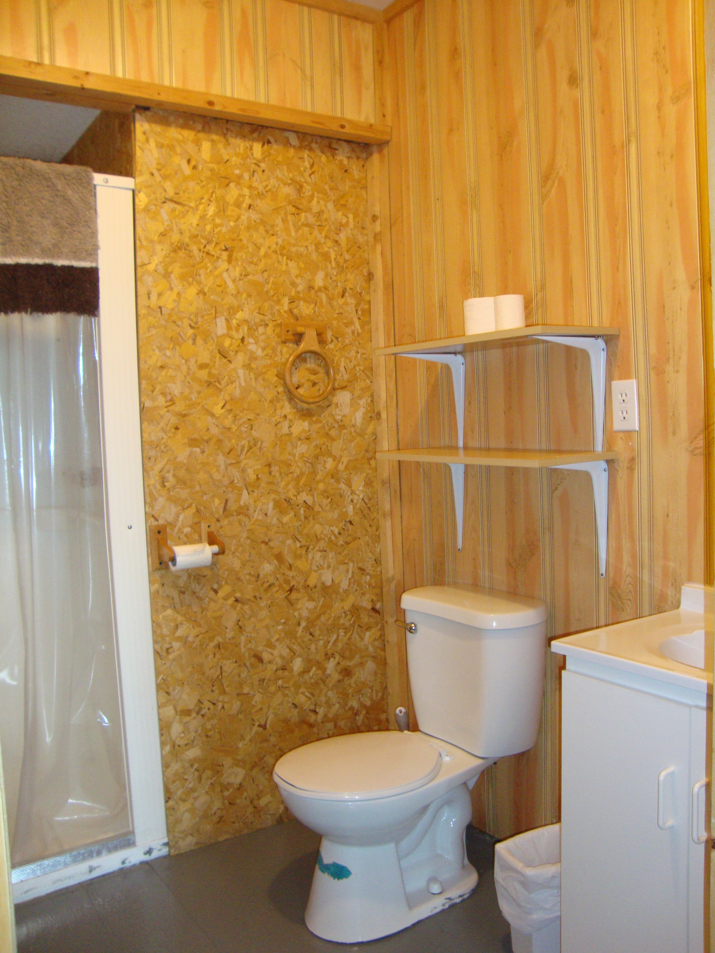 Cabin 7 Bathroom.jpg