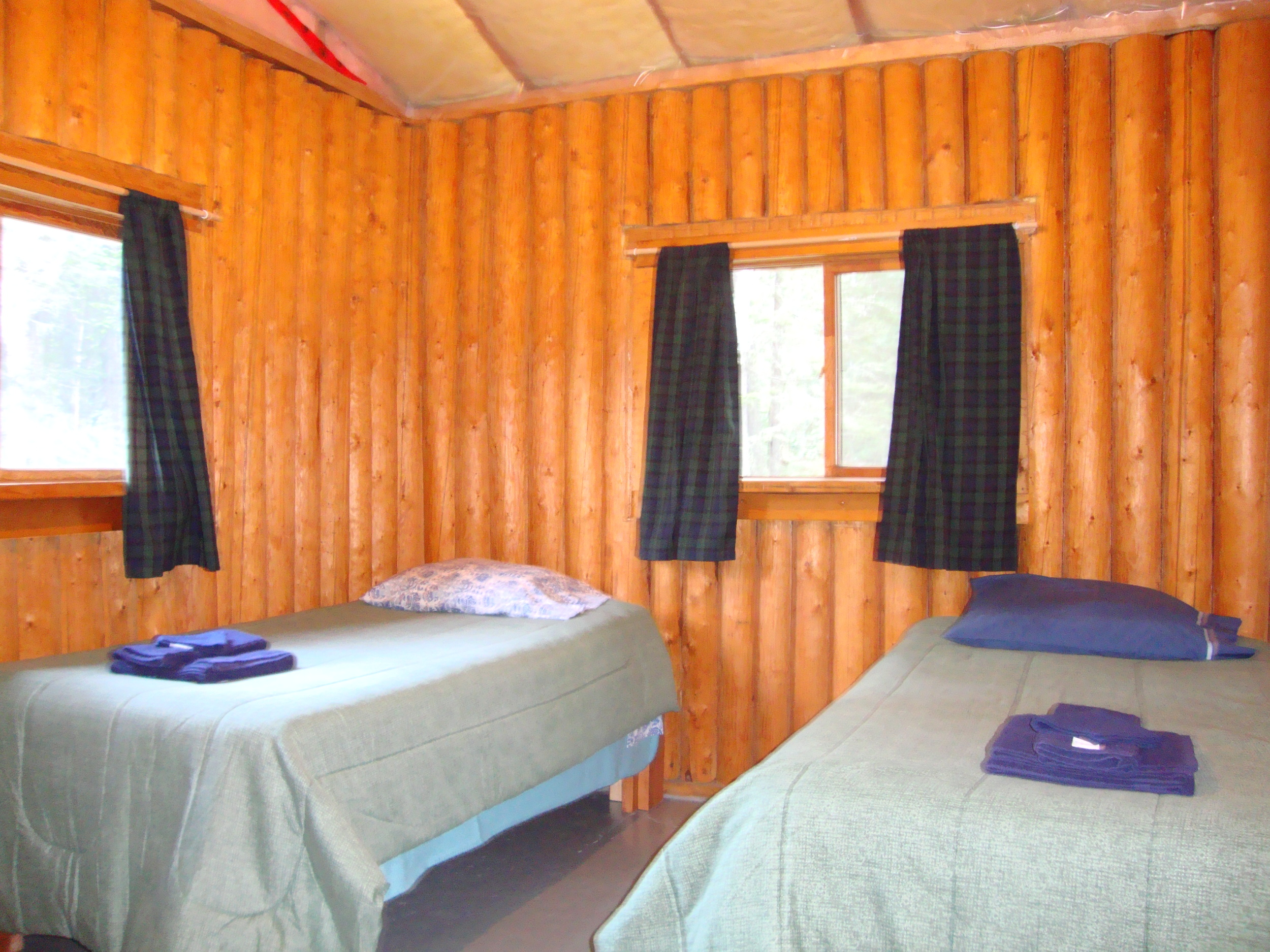 Cabin 1-3 Bedroom.jpg