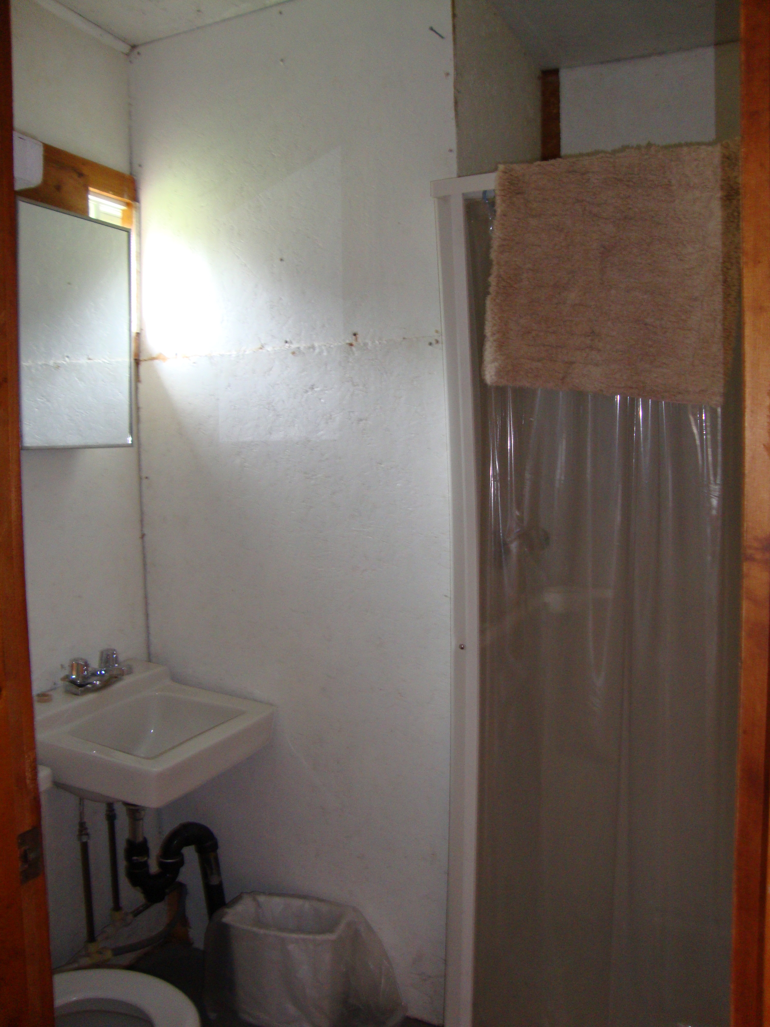 Cabin 4-5 Bathroom.jpg