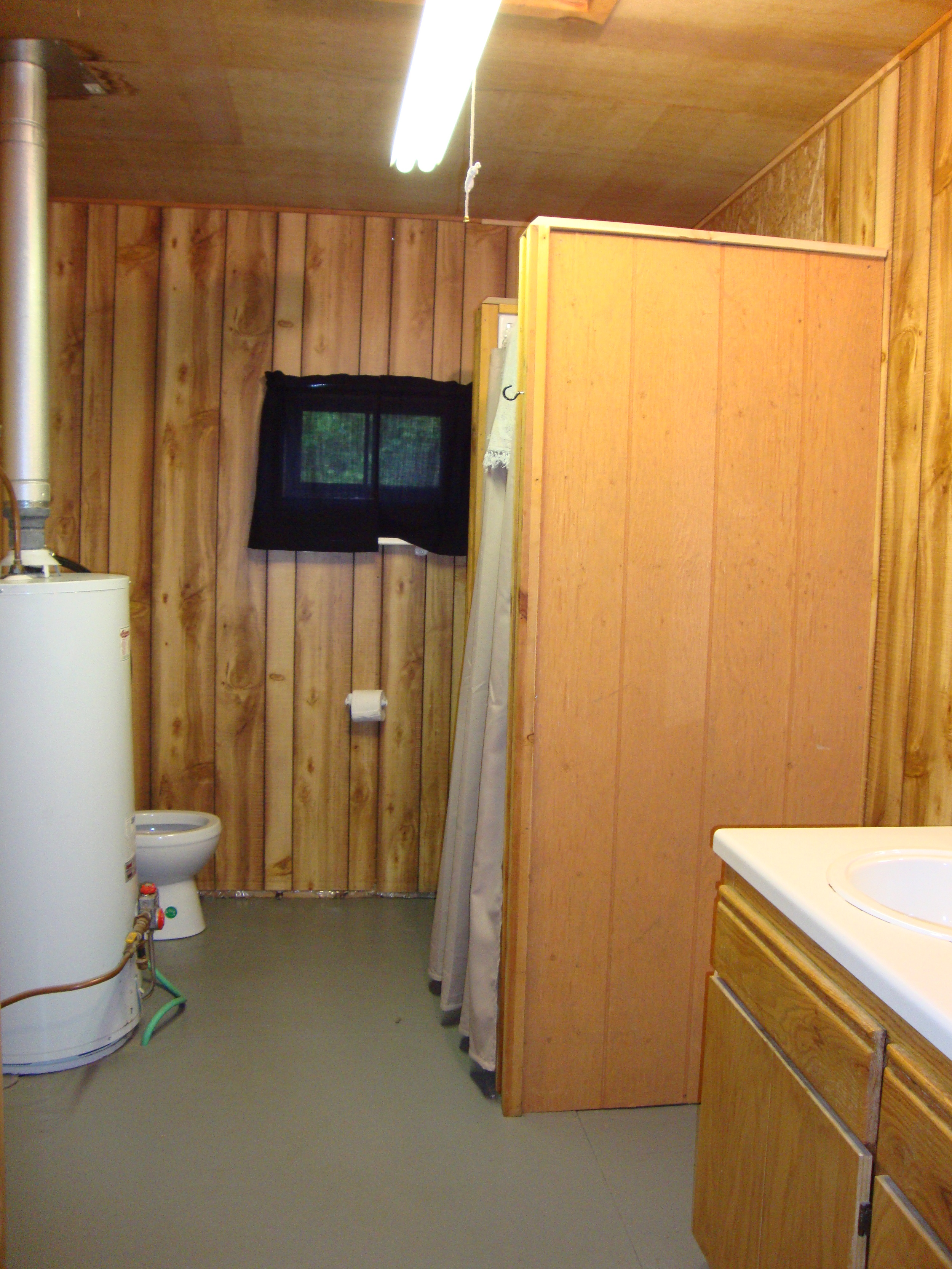 Cabin 8 Bathroom.jpg