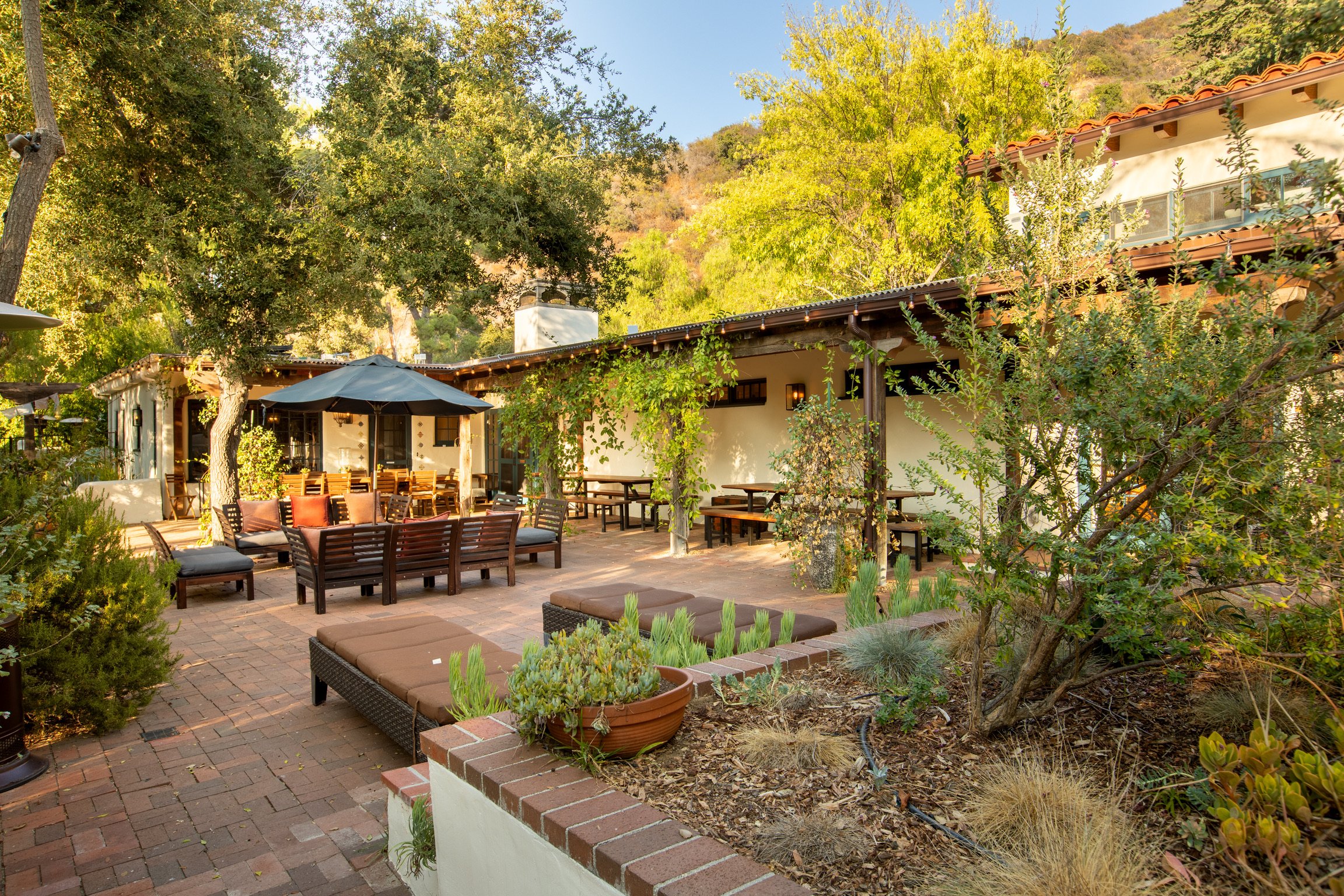 Hang Out Exterior.JPG