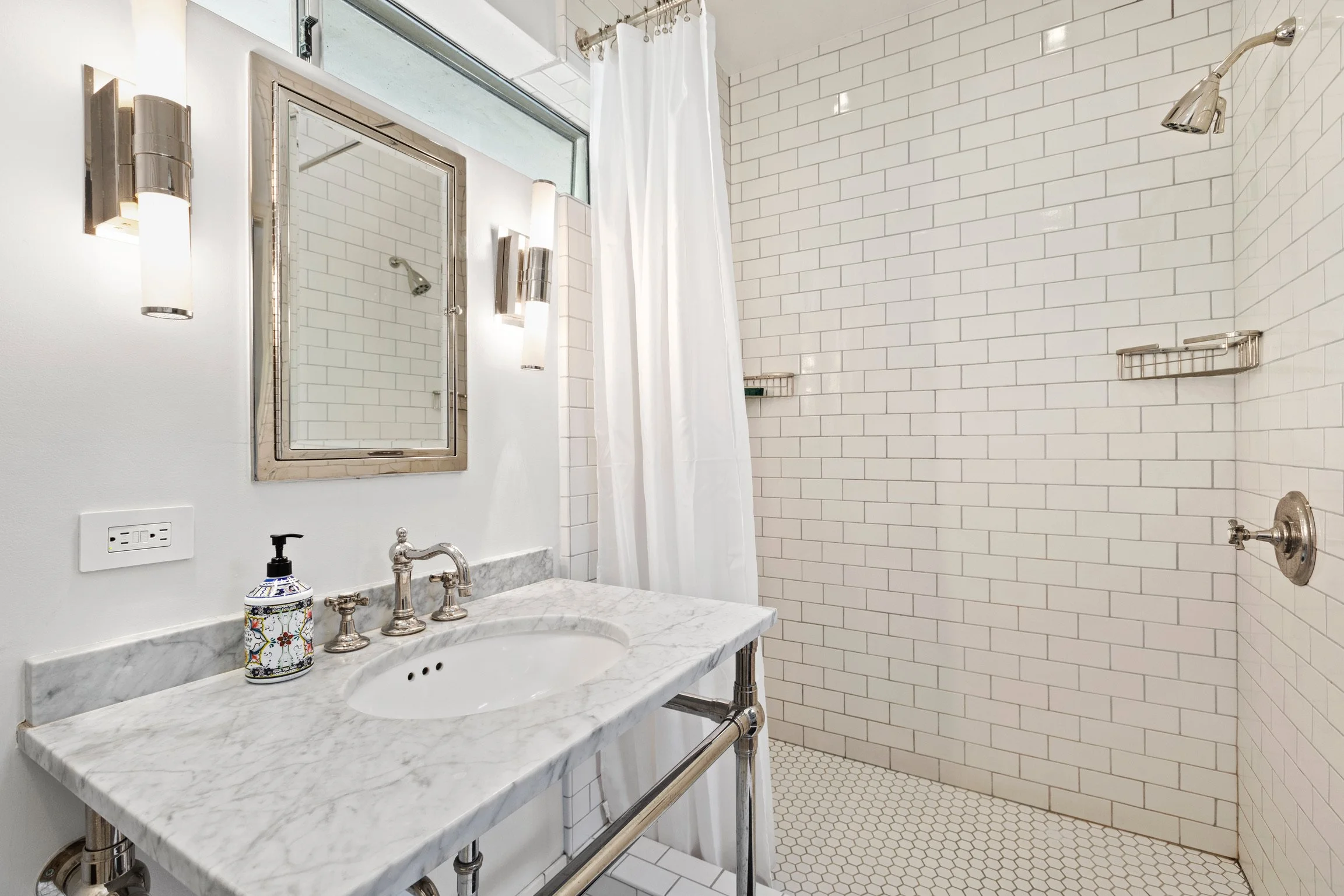 La Casa - Ladies Loft Bath (Copy)