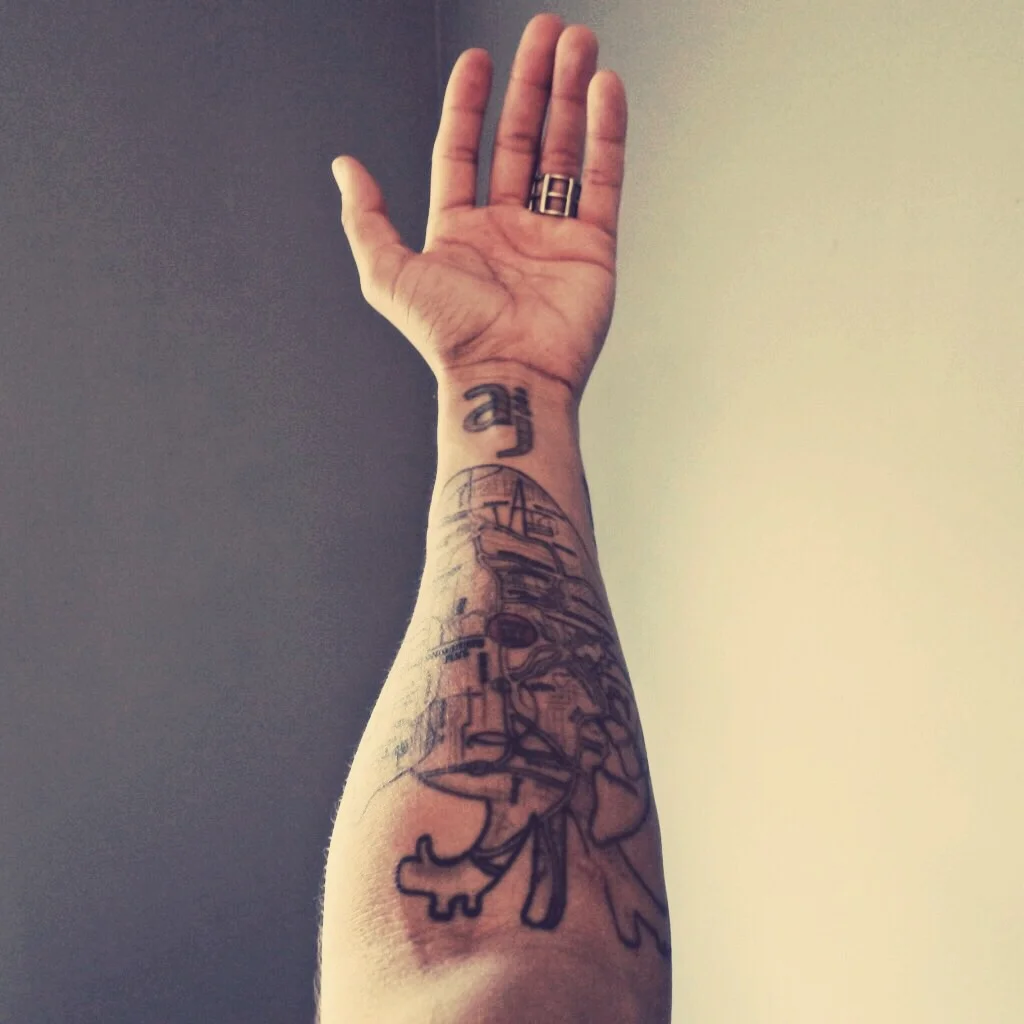 November 20, 2011While living in Los Angeles and establishing my platform, my circle here got bigger and bigger and then I started to get really close with fewer and fewer people. &nbsp;And the older we get the more these big social circles become s…