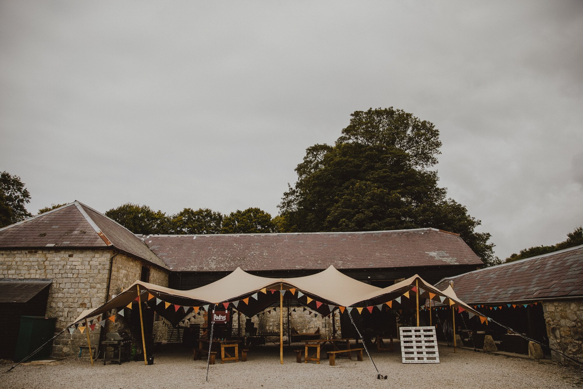 wiltshire-barn-wedding_0002.jpg