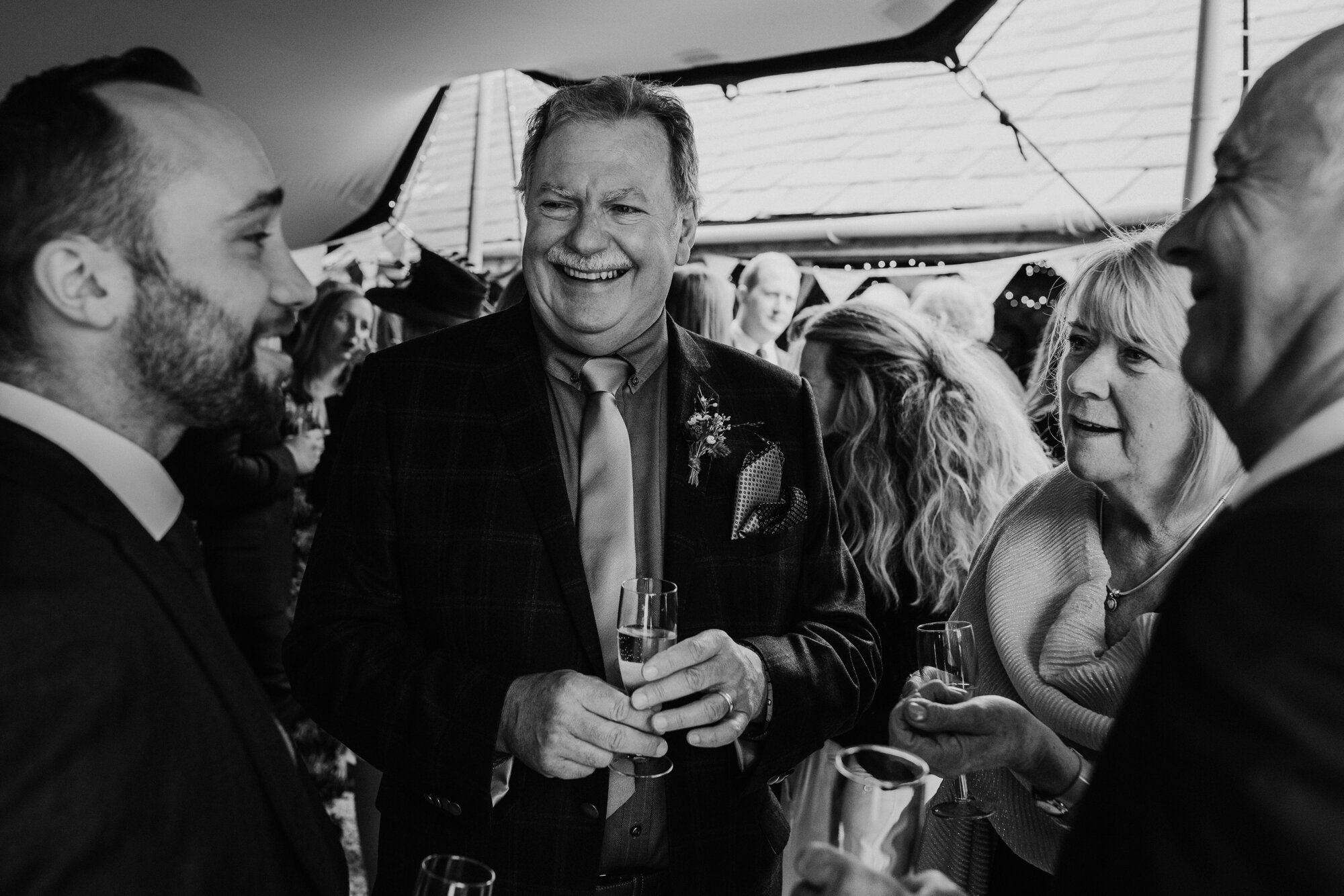 wiltshire-barn-wedding_0102.jpg