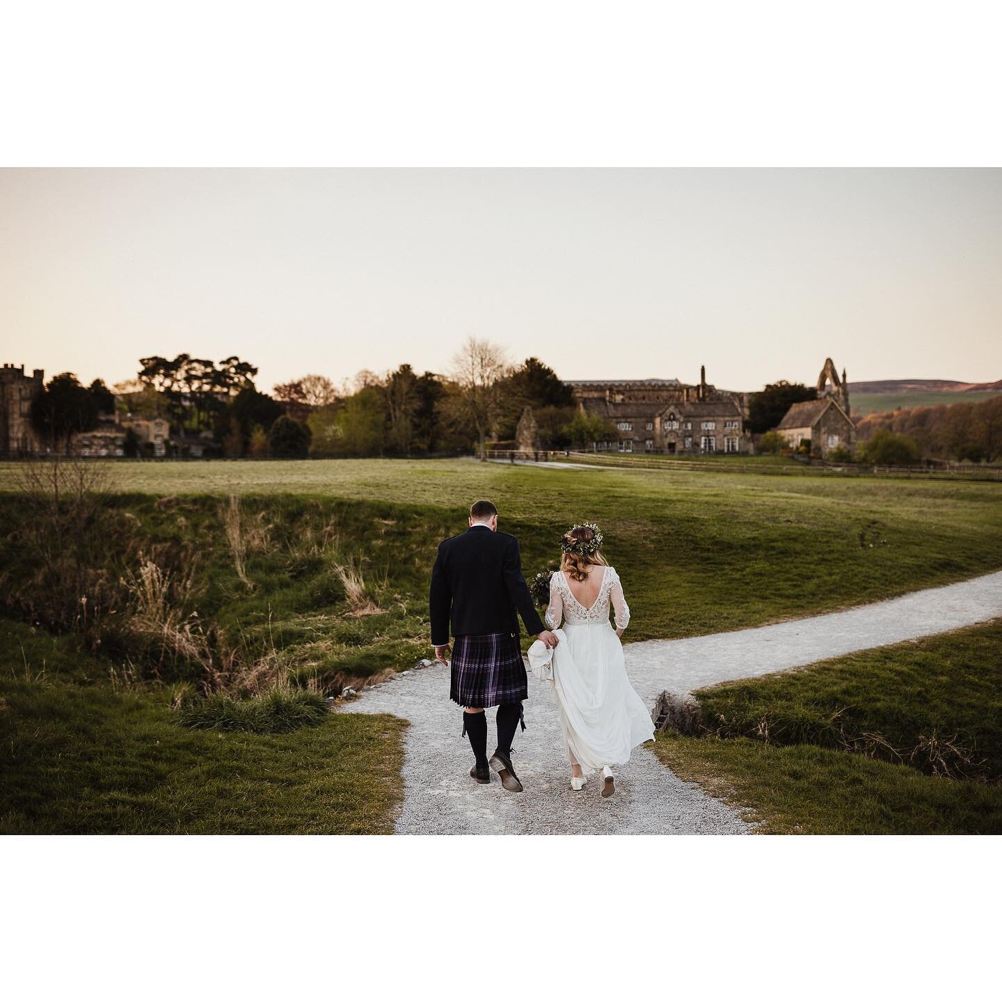 Martha &amp; Daniel&rsquo;s @the_priests_house wedding is currently featured on my blog this week // link in profile bio @photography_34 to see more
.
.
Dress - @heidi_hudson⁠
Boutique - @wed2b⁠
Flowers and flower crown - @the_priests_house⁠
Shoes - 