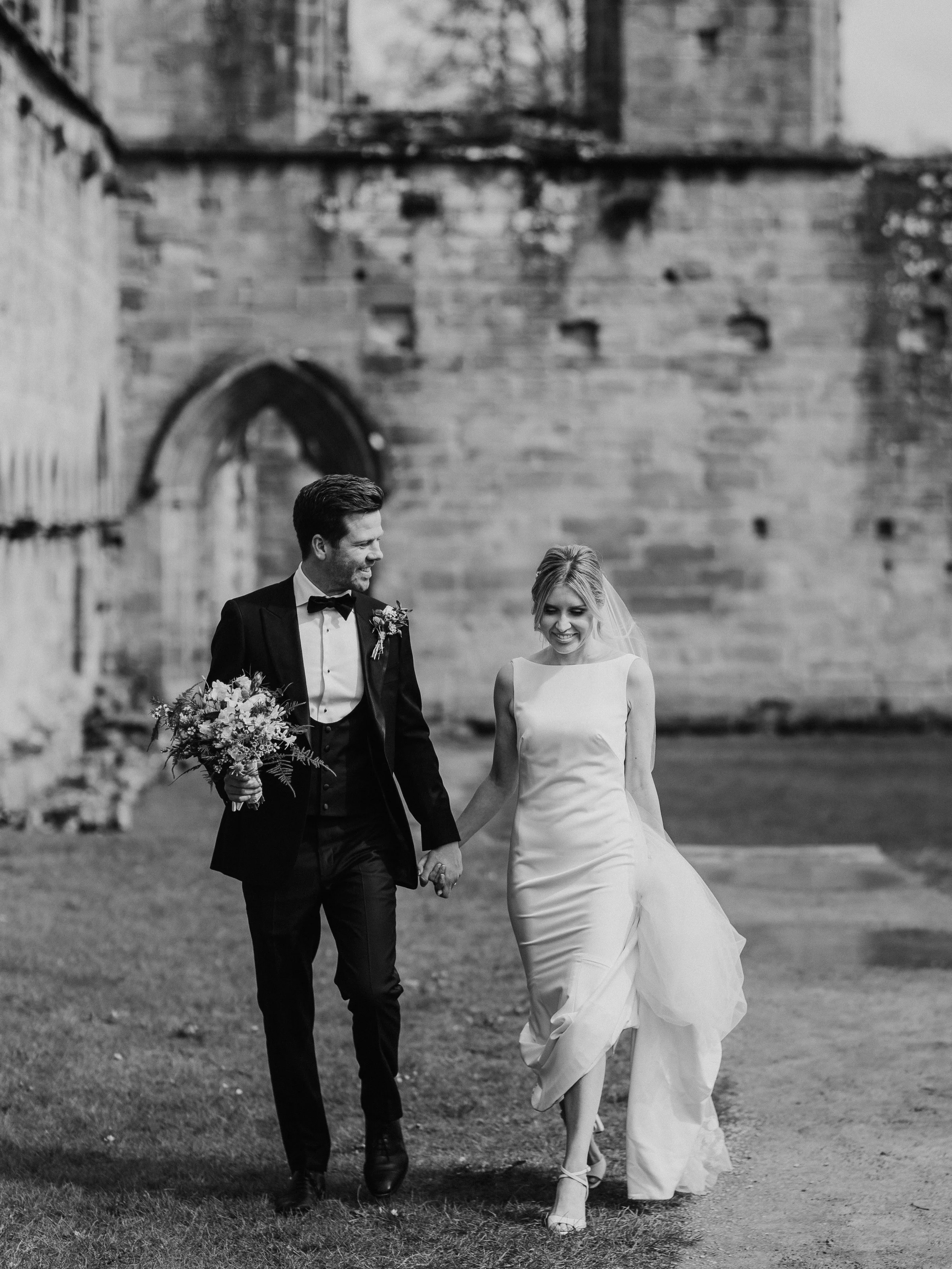 Lucy &amp; Bens wedding at Bolton Abbey &amp; @thetithebarn is currently featured on my blog - link in profile bio @photography_34 to see more 

//

#tithebarnboltonabbey #tithebarnwedding #barnwedding #skiptonweddingphotography #blacktiewedding