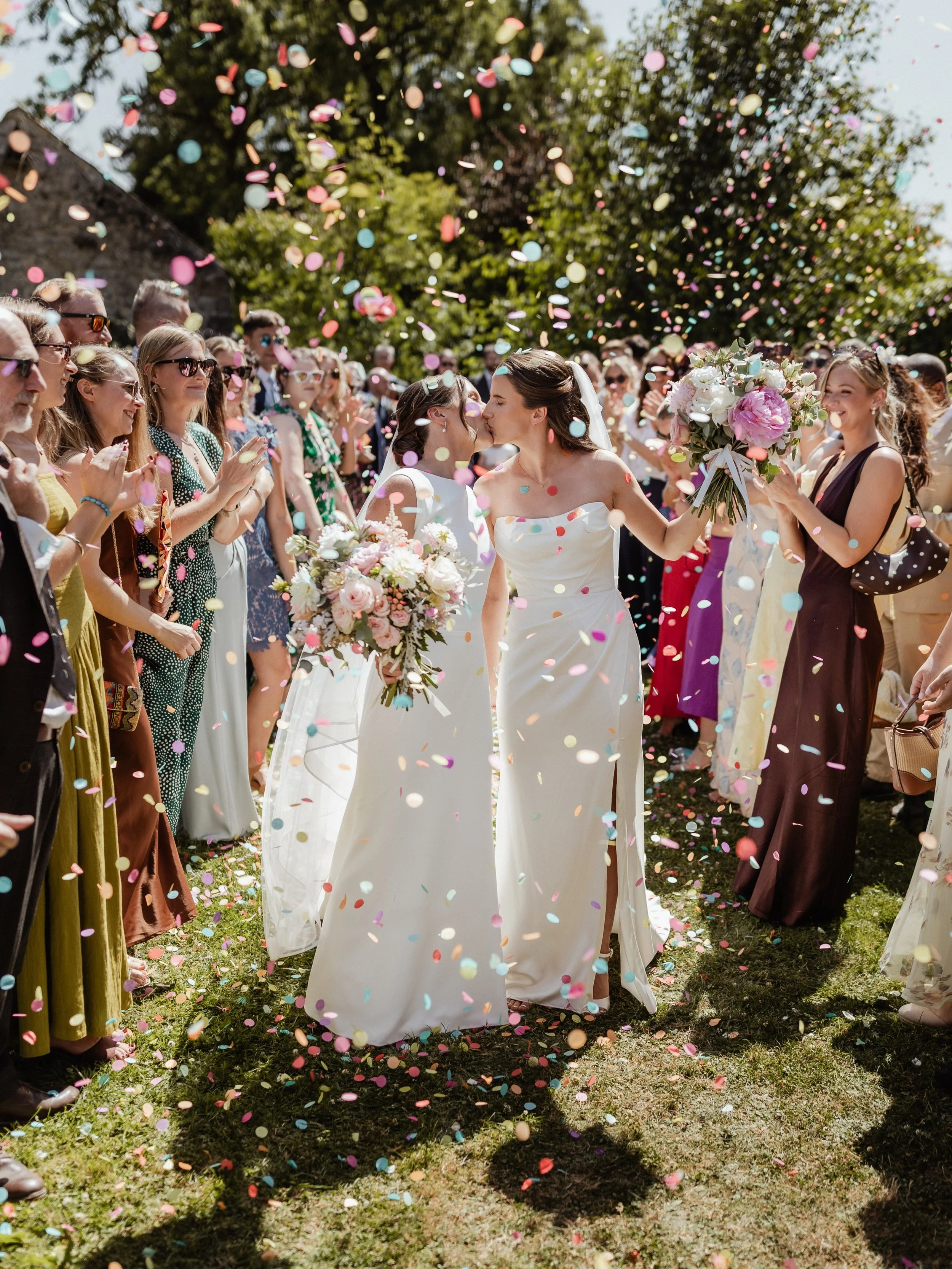 An incredible day with Sally &amp; Harriet yesterday @peakdistrictholidaybarn 

Previews coming soon..so much to share!!

#peakdistrictwedding #peakdistrictweddingphotographer #peakdistrictweddingvenue #barnweddingvenue #confettifordays