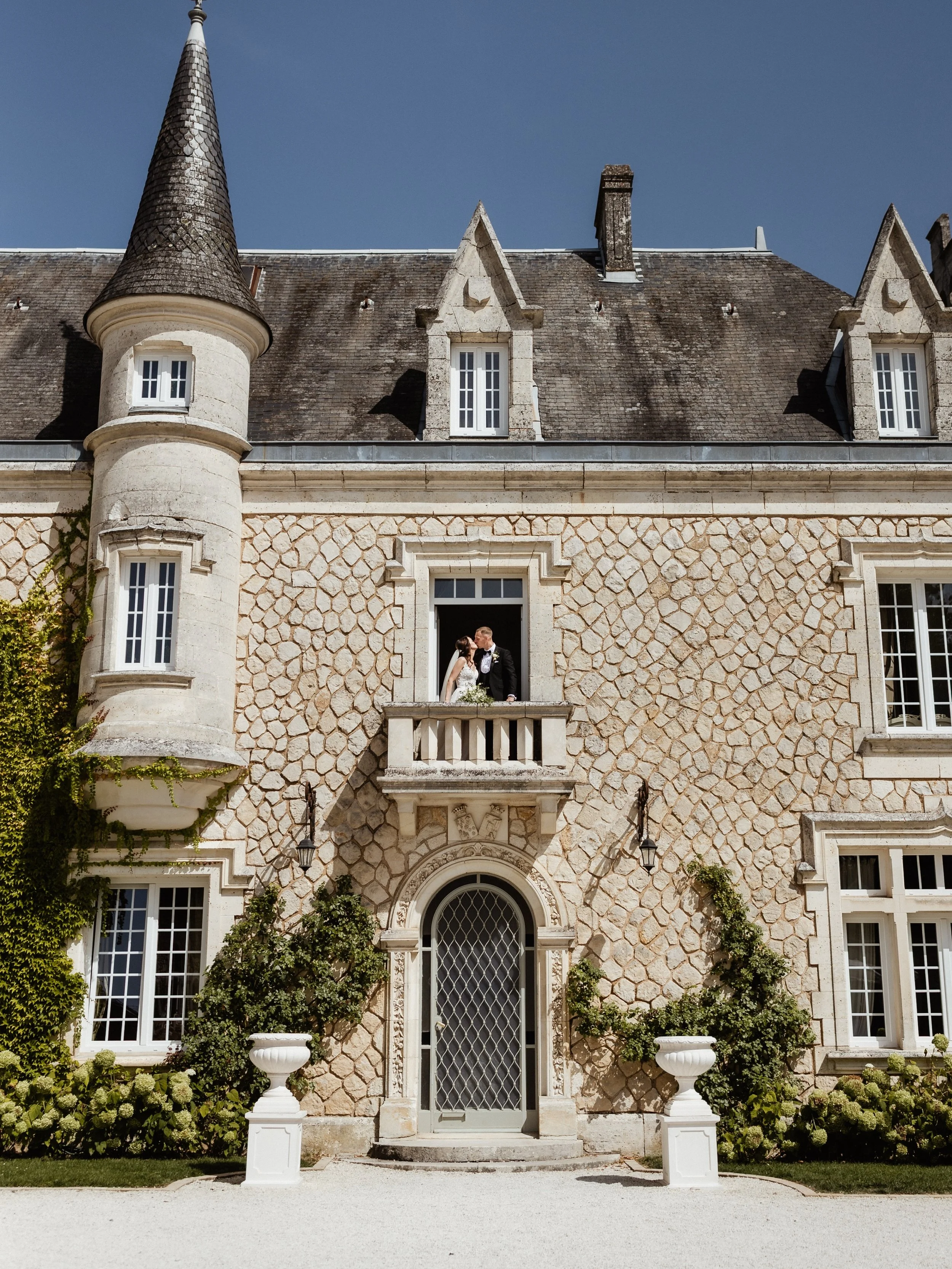 Previews from last weekends incredible wedding in the South of France with Lauren &amp; Dan @chateaudelacouronne 🇫🇷

Really great working with the lovely @katyfendallfilms on the day.

//

Planner - @doruleteevents
Dress - @theivorydressingroom
Hai