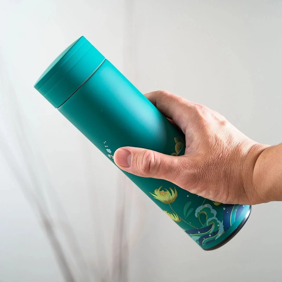 Thermos hand.jpg