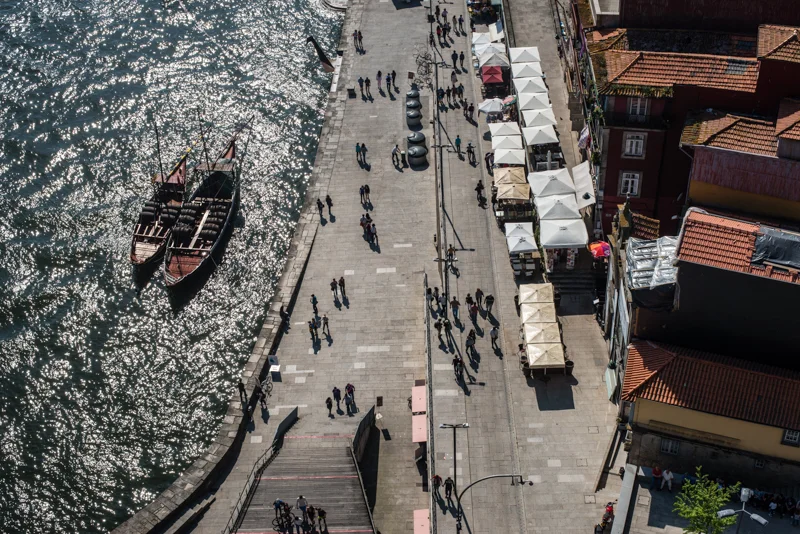 After curing hunger and hangovers we drove on to Porto, a fascinating old city with a fairytale charm.