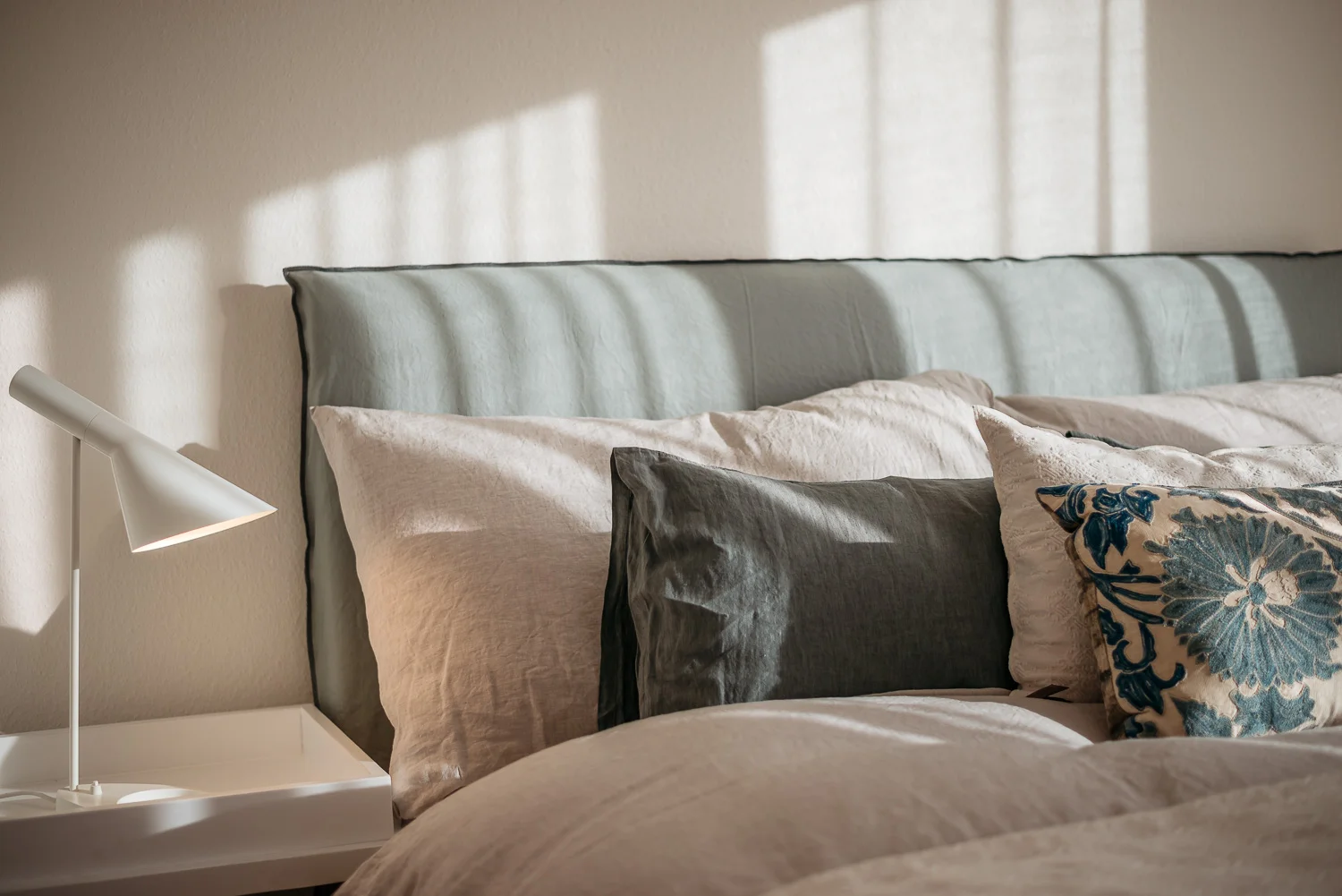 Bed & Table