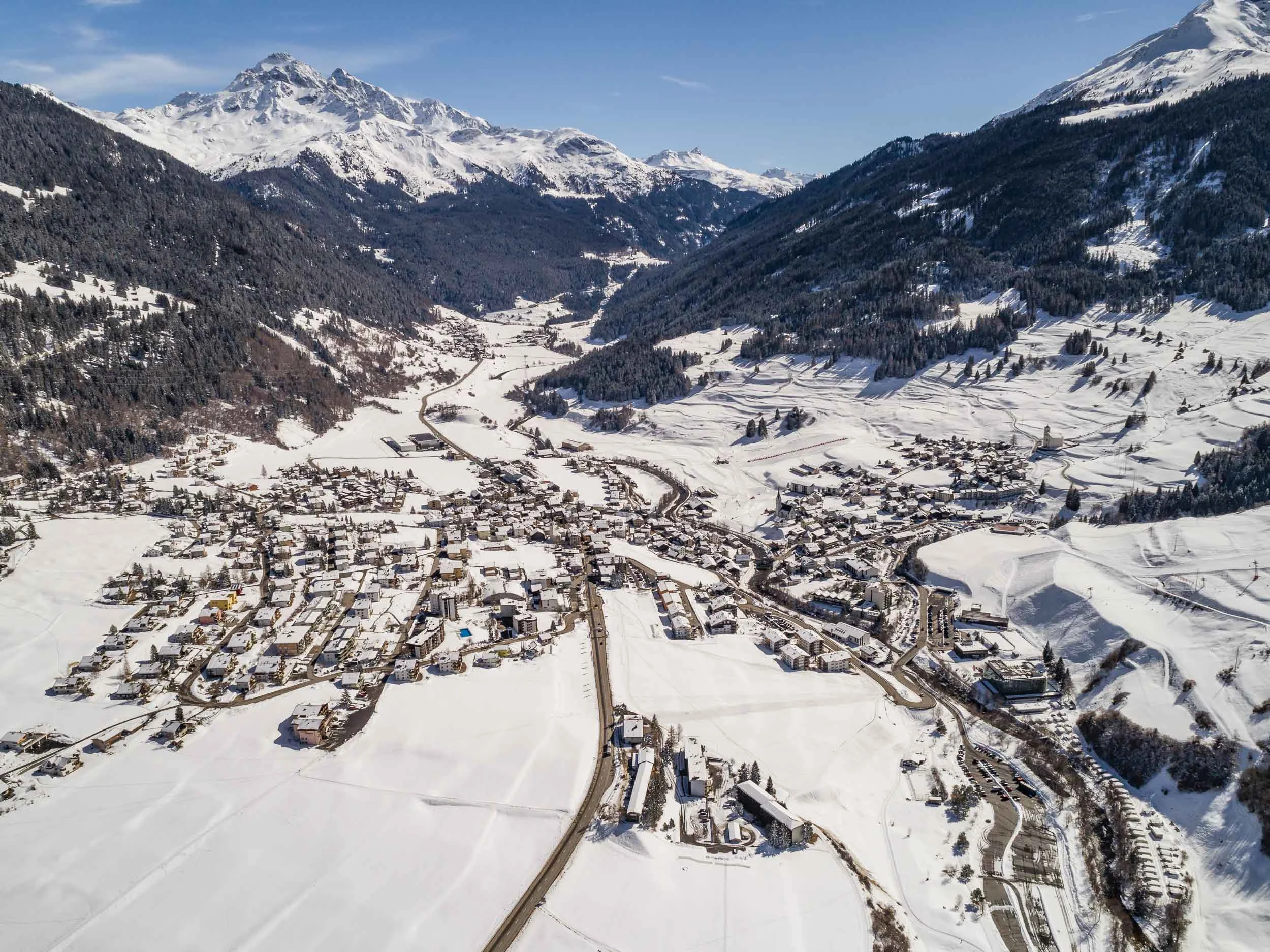 Frederik-vandenBerg_Photographer-Switzerland-Savognin-.jpg