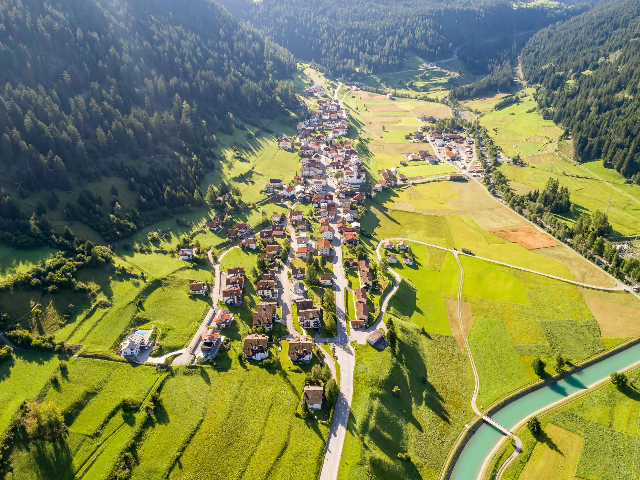 Frederik-vandenBerg_Photographer-Switzerland-Tinizong-0021.jpg