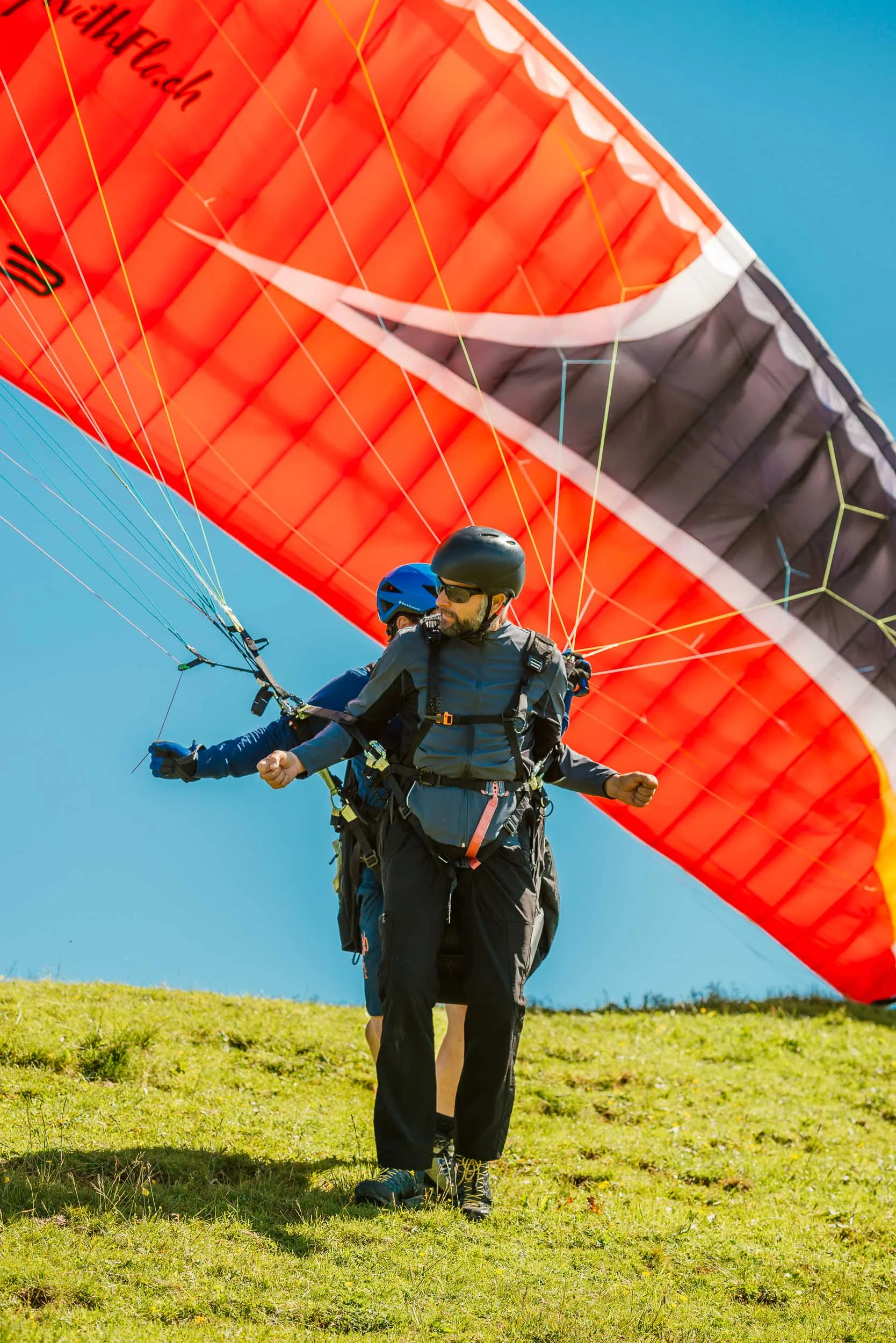Frederik-vandenBerg_Photographer-Switzerland-Airbnb Experiences - Paragliding Switzerland-068.jpg
