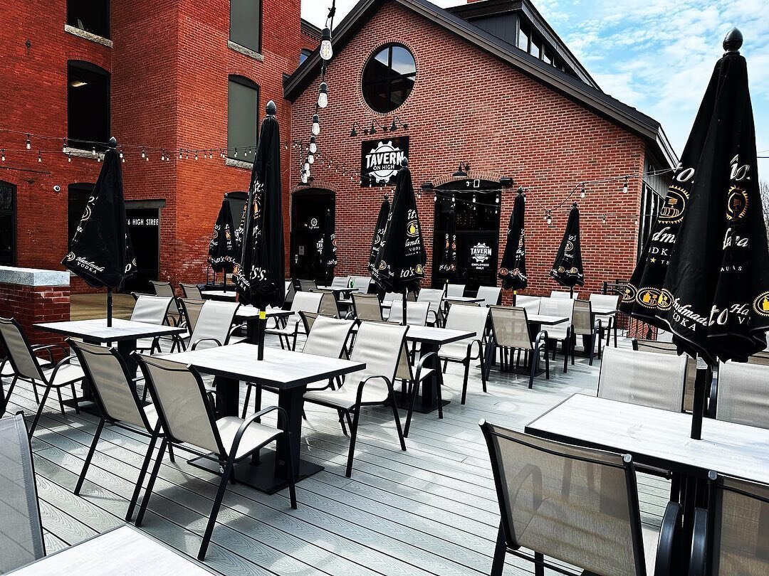 Charles Construction Company recently completed the outdoor expansion of the popular North Andover resturant @tavernonhigh. We had the opportunity to work closely with the architectural design team to create a beautiful, low-maintenance outdoor eatin