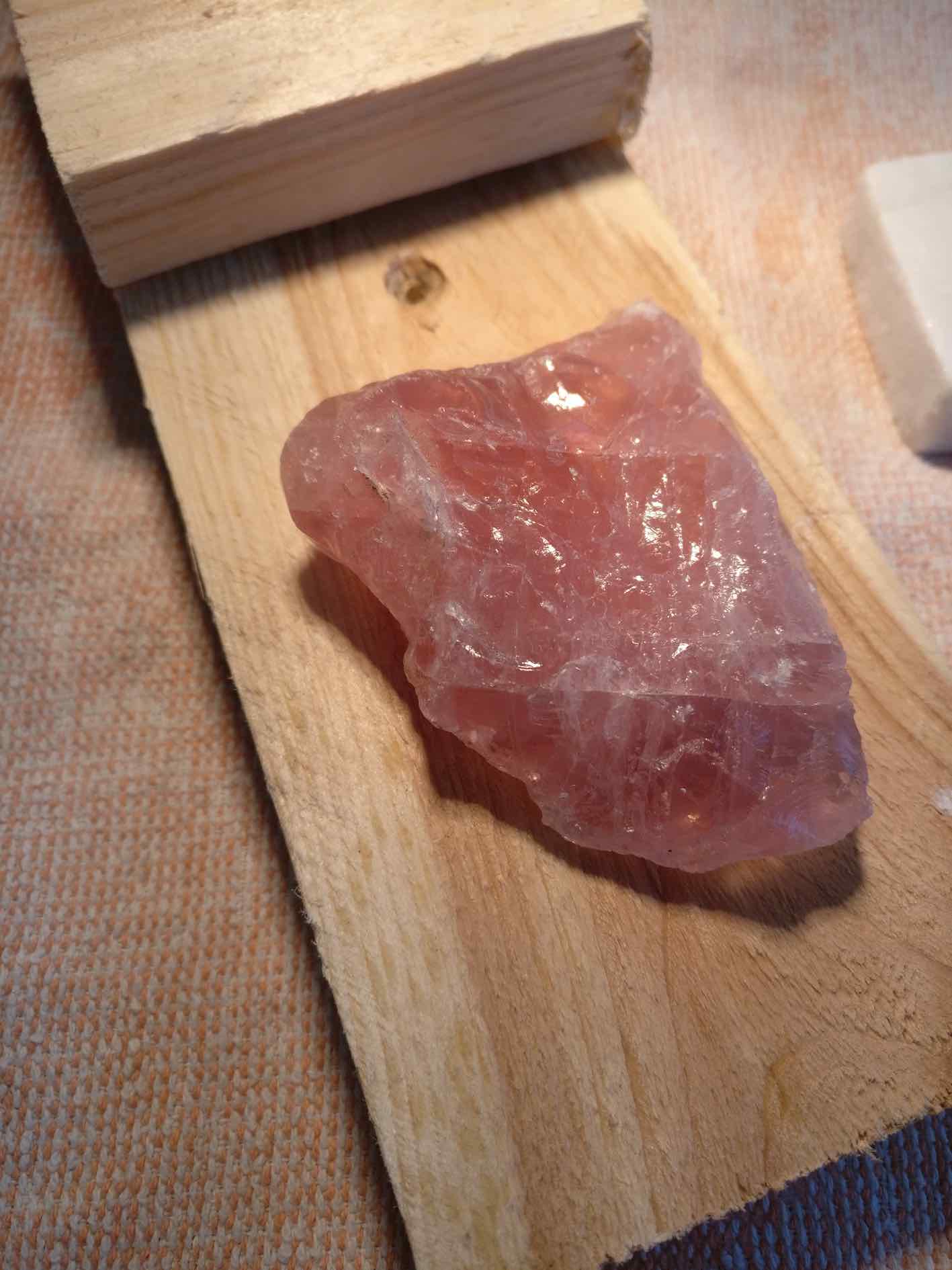 Preparations of the rose quartz before drilling