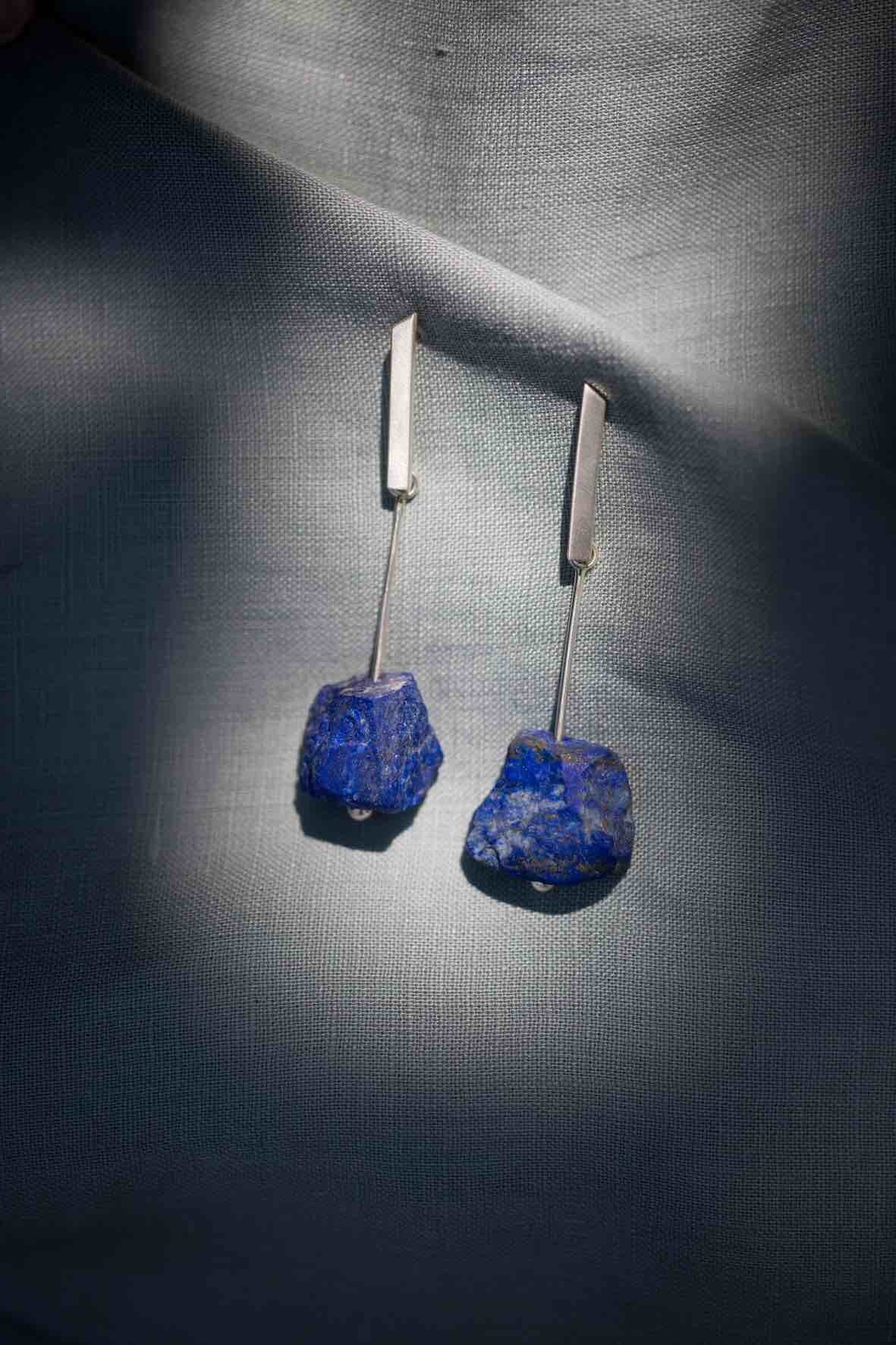 dangling lapis lazuli on medium flat bar .jpg