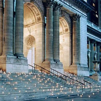 Lighting the way...✨

#itslit #candle #eventprofs #events #event #newyork #nycevents #nypl #eventprofs #nyc #d&eacute;cor