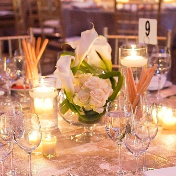 Callas + Roses = 😍

#eventplanner #eventprofs #eventprofessionals #nonprofitevents #nonprofiteventplanner #nyceventplanner #eventdesign #tablescape #candlelight #candles #decor #eventdecor #callas  #roses