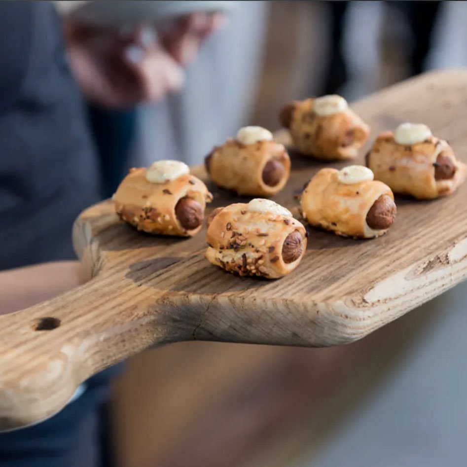 Haute dogs

#eventplanner #eventprofs #eventprofessionals #nonprofitevents #nonprofiteventplanner #nycevents #nyceventplanner #cocktailparty #horsdoeuvres #mini #nyc #gala #eeeeeats #pigsinablanket #bitesize