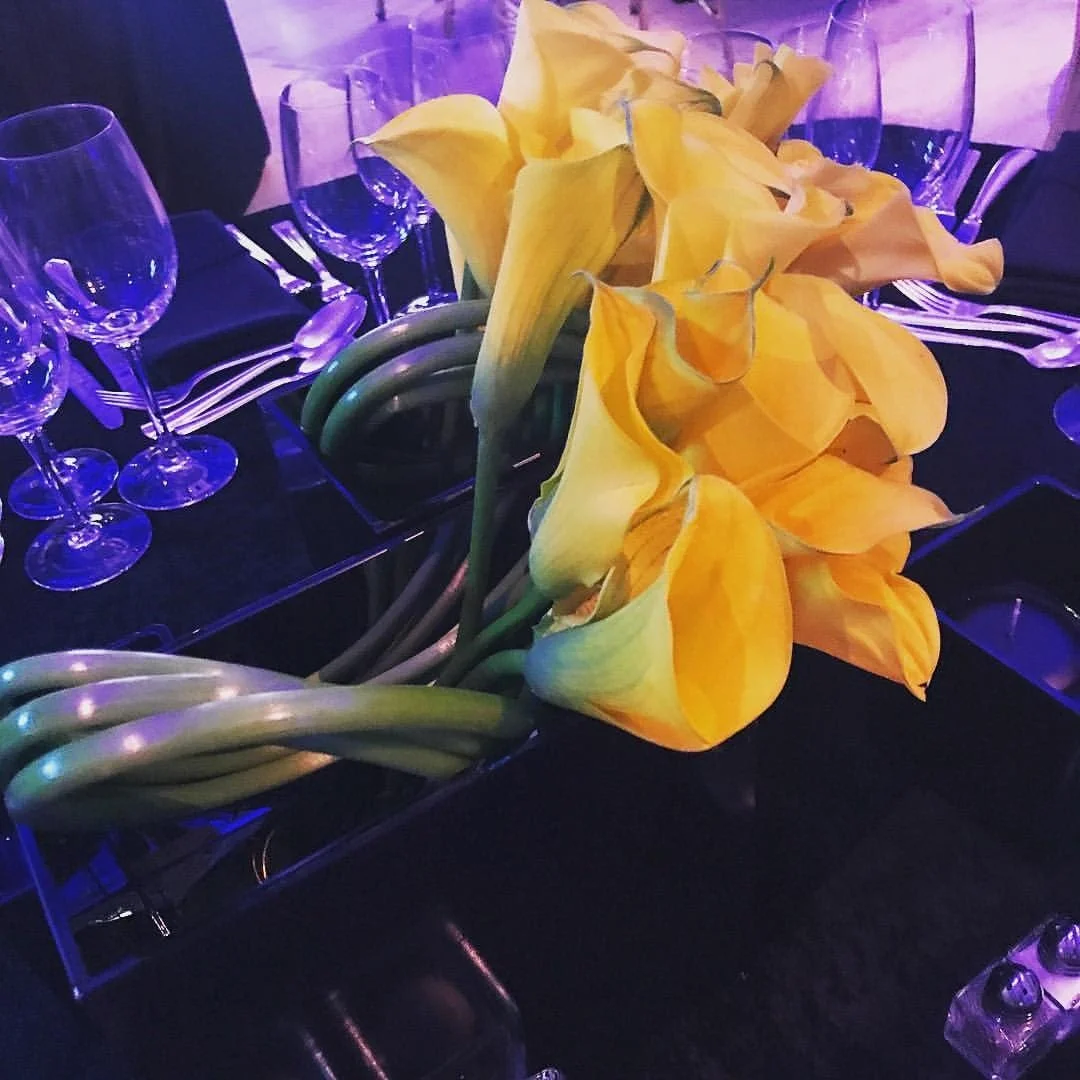 Bright and cheery florals! Just the pick-me-up we need. 💛

#floralarrangement #centerpiece #decor #callalilies #yellow #flowerpower #flowers #spring #nyc #nycevents #event #eventprofs #eventplanner #florals