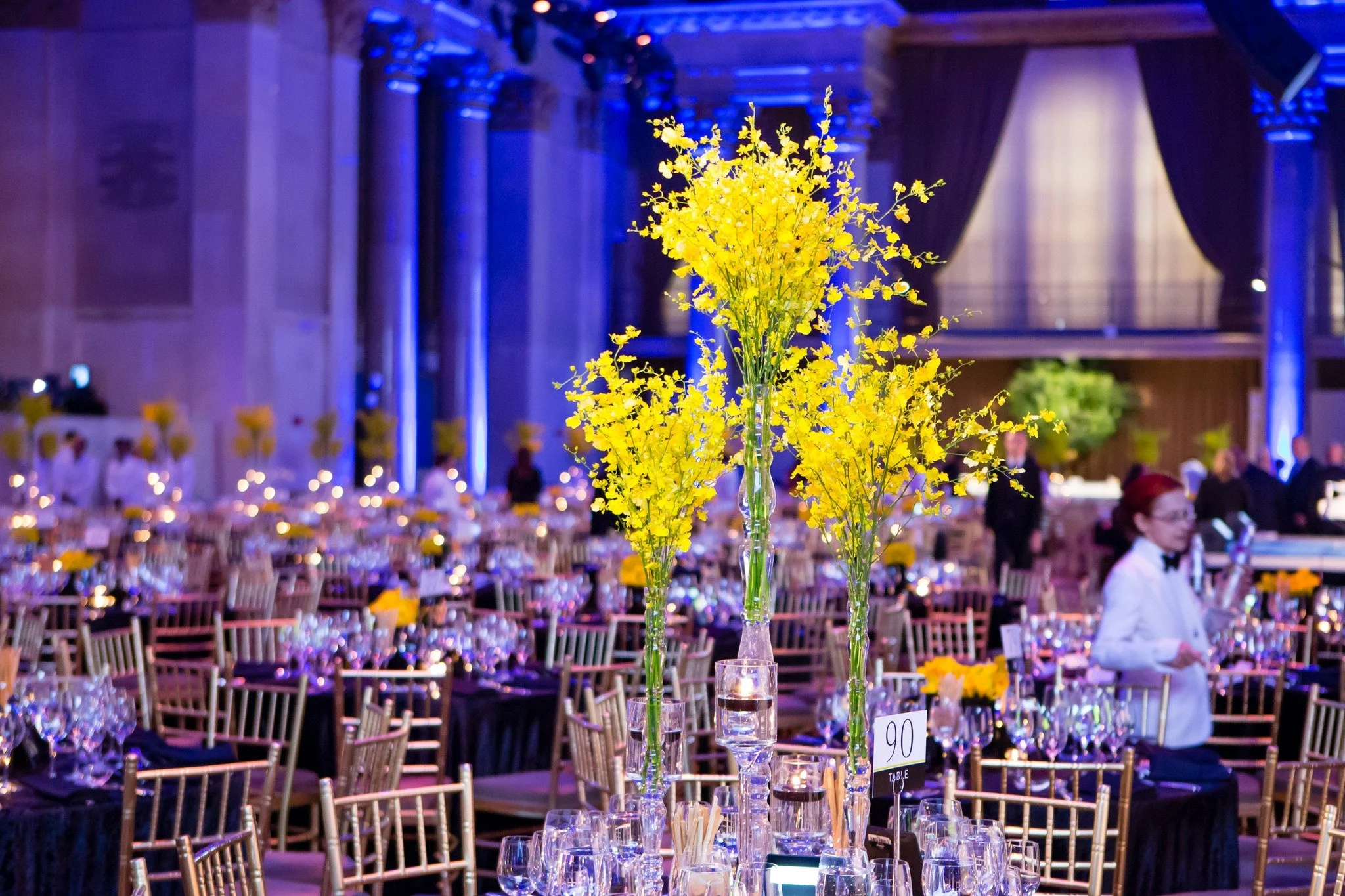 A pop of yellow to get you through the week. 🌸

#events #eventplanner #gala #fundraiser #decor #eventdesign #nyc #nonprofit #benefitt #tablescape #centerpiece #venue #florals #orchids