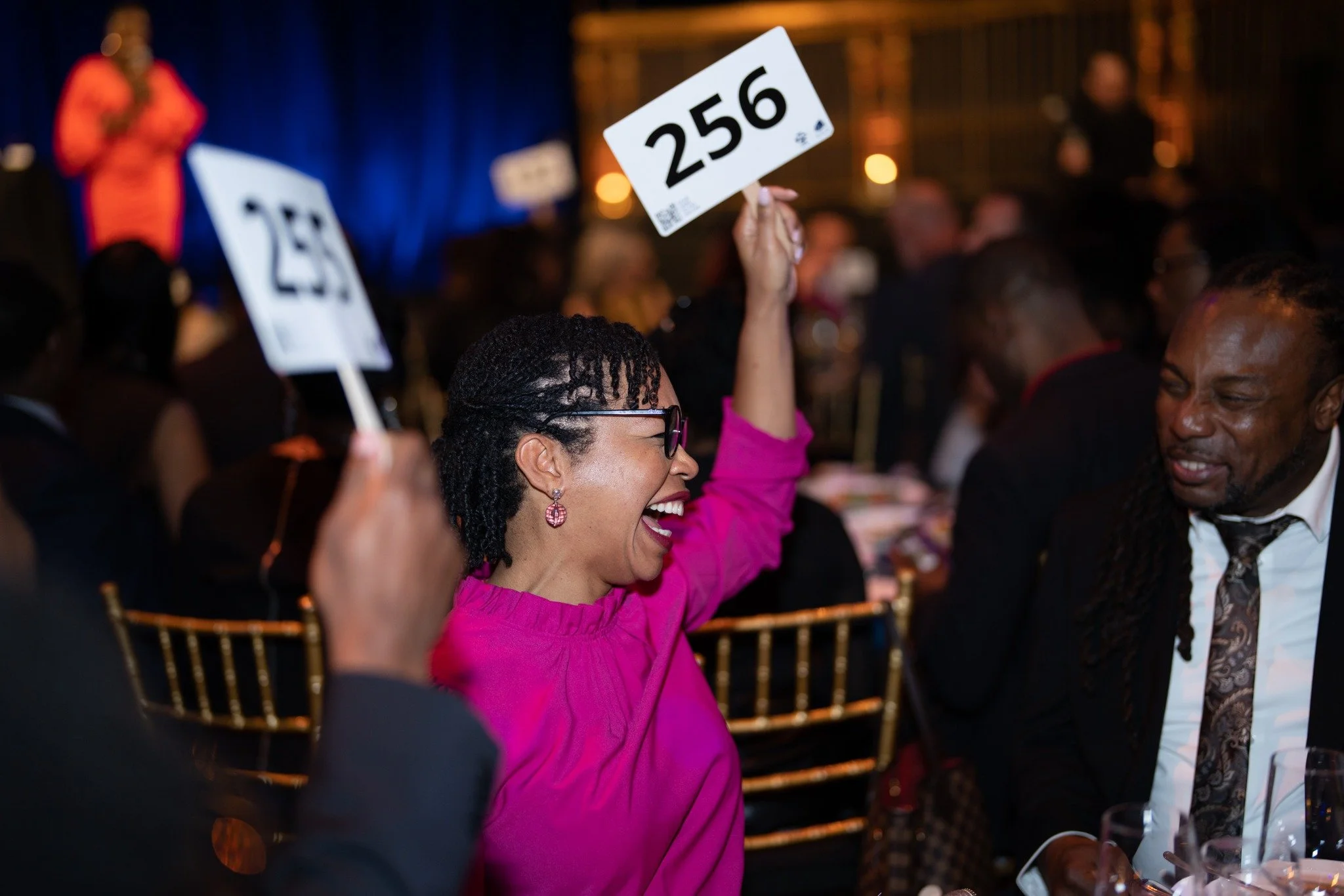 Going once, going twice&hellip; paddles up for a great cause. 🙌

#eventplanner #eventdesign #eventproduction #gala #paddleraise #auction #auctioneer #nonprofit #fundraising #philantropy