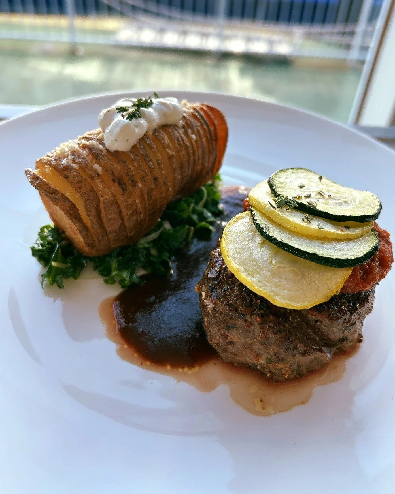 "Steak" your claim. Crispy hasselbacks sealing the deal. 🥩🥔

#eventplanner #eventprofs #nonprofitevents #nycevents #nyceventplanner #events #foodie #steak #gala #entr&egrave;e