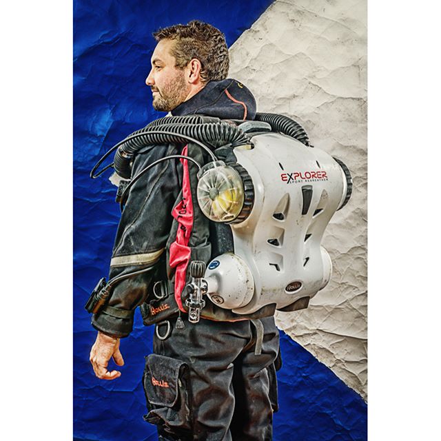Tim on his Hollis Explorer CCR Rebreather, part of the 20 Thousand Leagues photo series. #backmount #ccr #rebreathers #rebreatherdiver #rebreatherdiving #hollisexplorer #explorer #hollisexplorerrebreather #drysuit #dx300x #hollisdrysuit #hollis #ligh