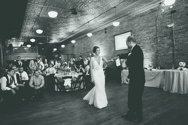 Who loves wedding season... I DO!
😊📸💖
#weddingphotographer #firstdance #brideandgroom  #firstclassphotographykc 
#kansascityweddingphotographer #townsquarepaola