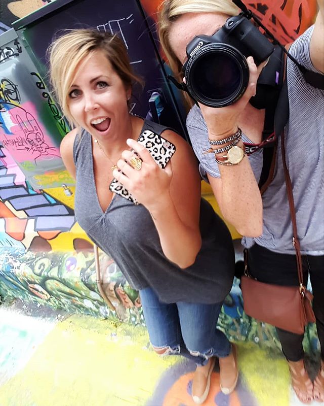 Love working with other KC creative spirits... This #girlboss is killin it.  @ashleyiscre8ive @hellobigidea 
#kccreatives #crossroadskc #design #doinit #instabadass #hellobigidea #snap #photographerlife #photoshoot