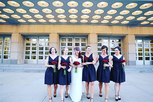 The bride and her #squad 😙 #weddingphotographer
 #weddingseason #bride
#firstclassphotographykc #bridesmaids #weddingsquad #theknotweddings #kcpwg #kansascityweddings