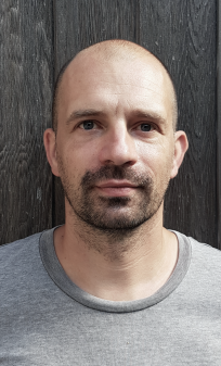 Bernhard De Paepe zaakvoerder - ontwerper bernhard@fosfor.be +32 (0)486 188113