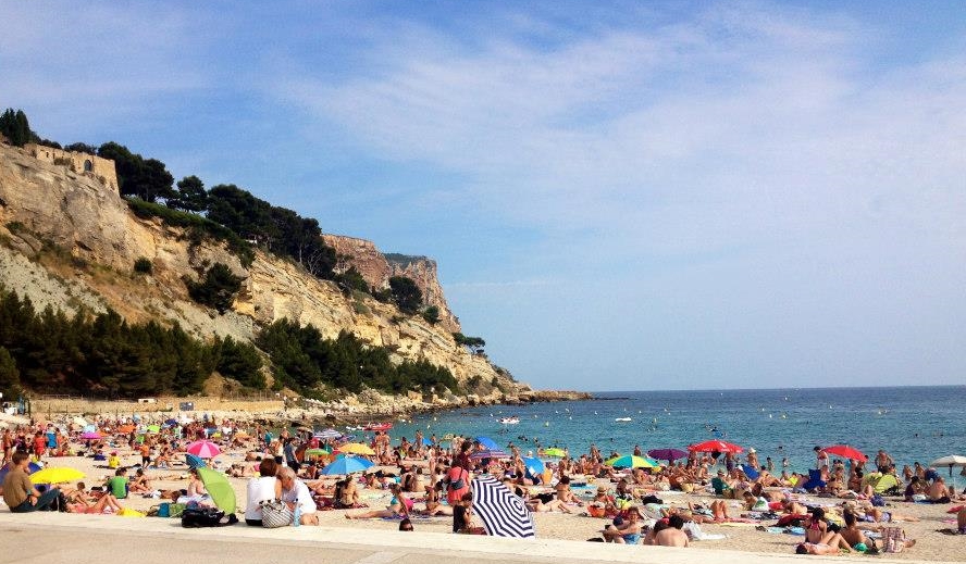 The beach. How I love the beach. And the wine. Oh, the wine. And the beach.