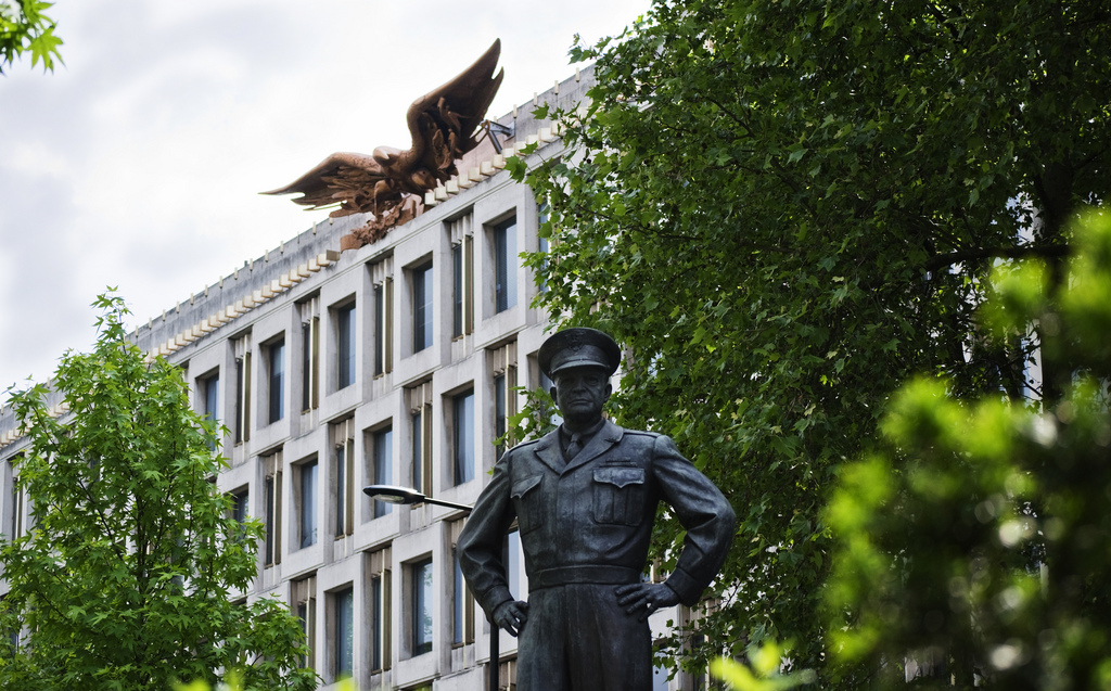 US Embassy London. Photo by CGP Grey .