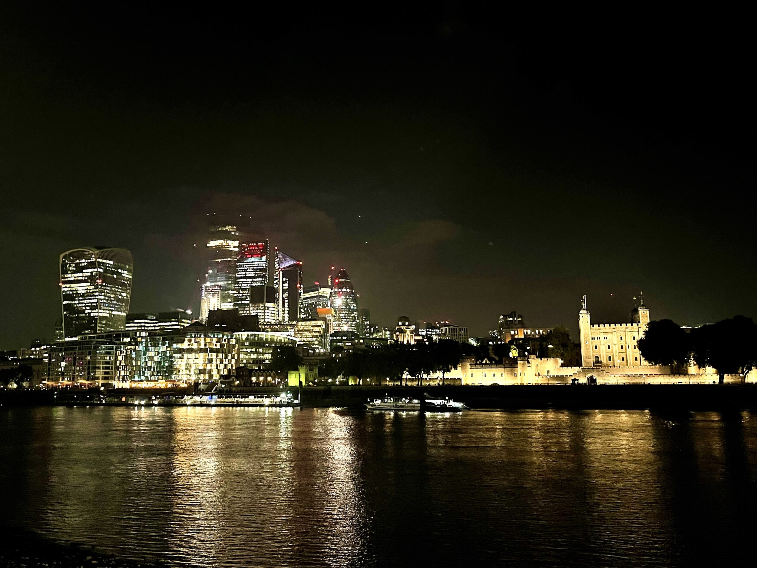 Tower of London and downtown 2_cropped.jpg