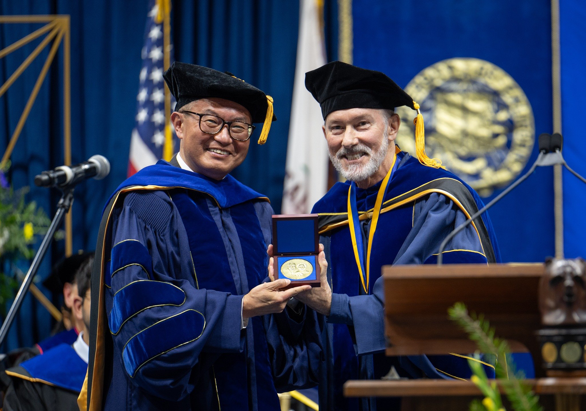 A global honour rooted in service: Prof Ling San has been named the recipient of UC Berkeley’s 2025 Elise and Walter A. Haas International Award, an accolade that recognises his distinguished record of service to Singapore.
📸: Keegan Houser, UC Berk